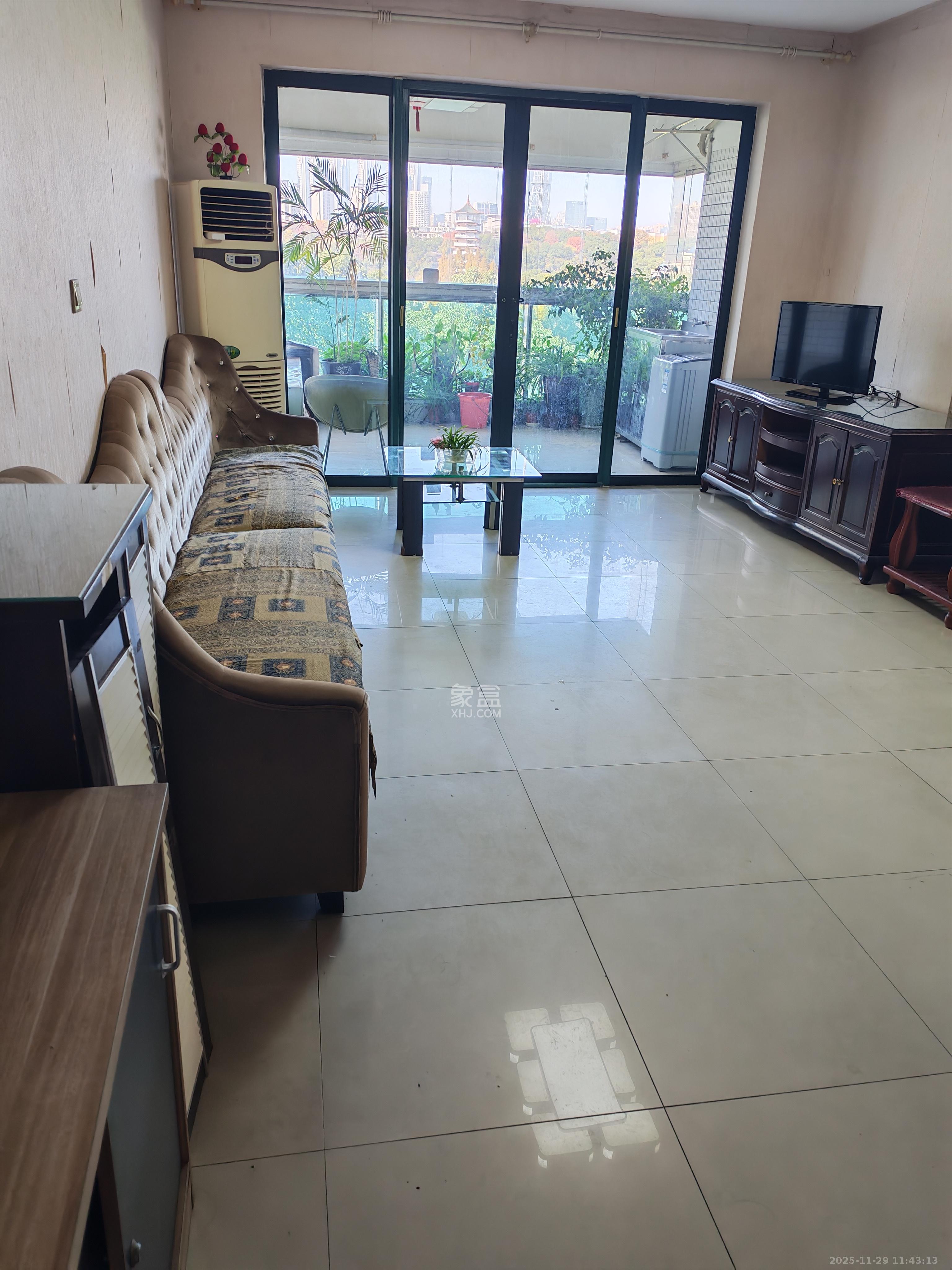 王府花园  2室2厅1卫    2500.0元/月