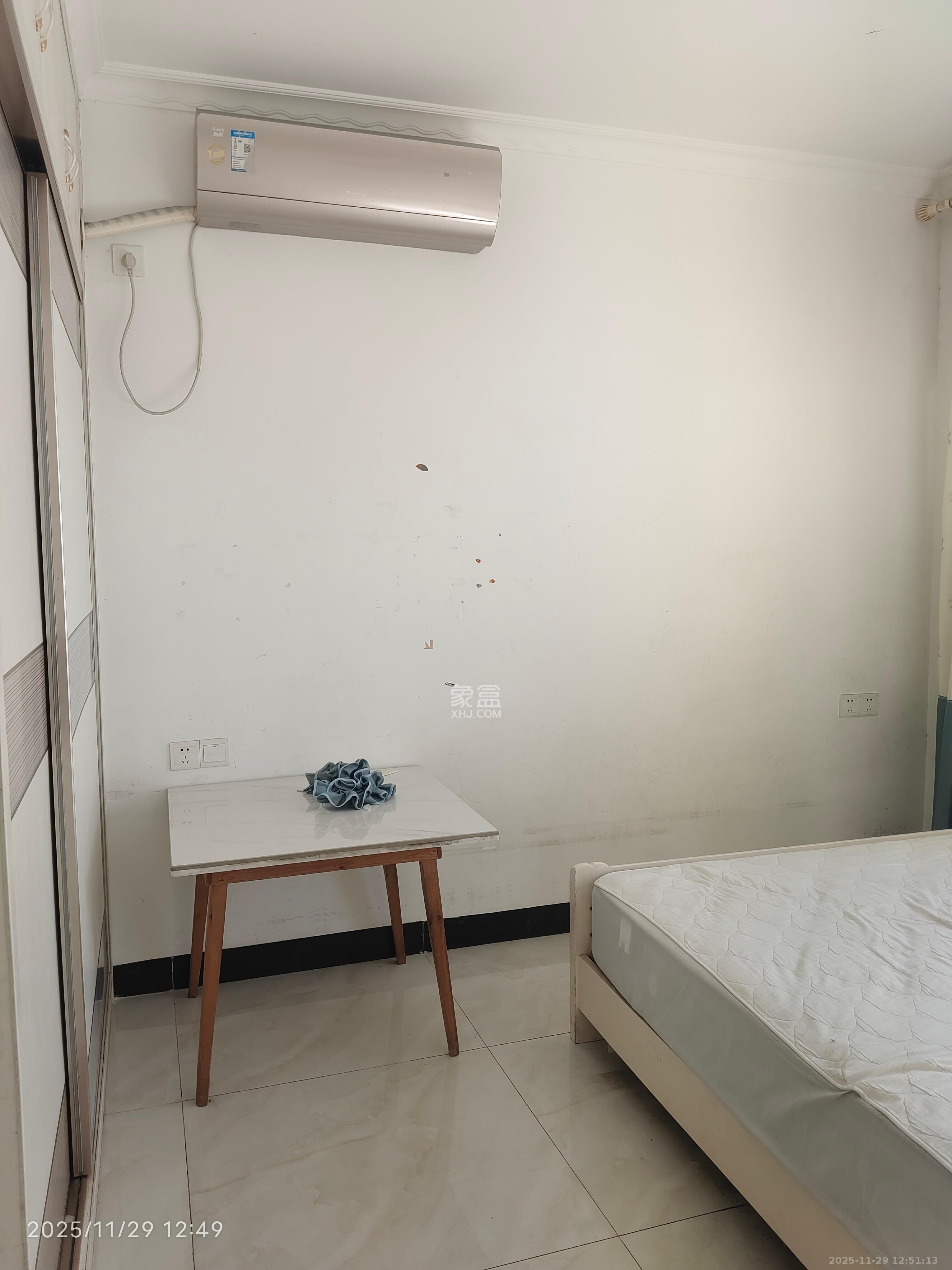 华润置地广场一期 3室2厅1卫 2000.0元/月 华润置地广场一期 3室2厅1卫 2000.0元/月室内图