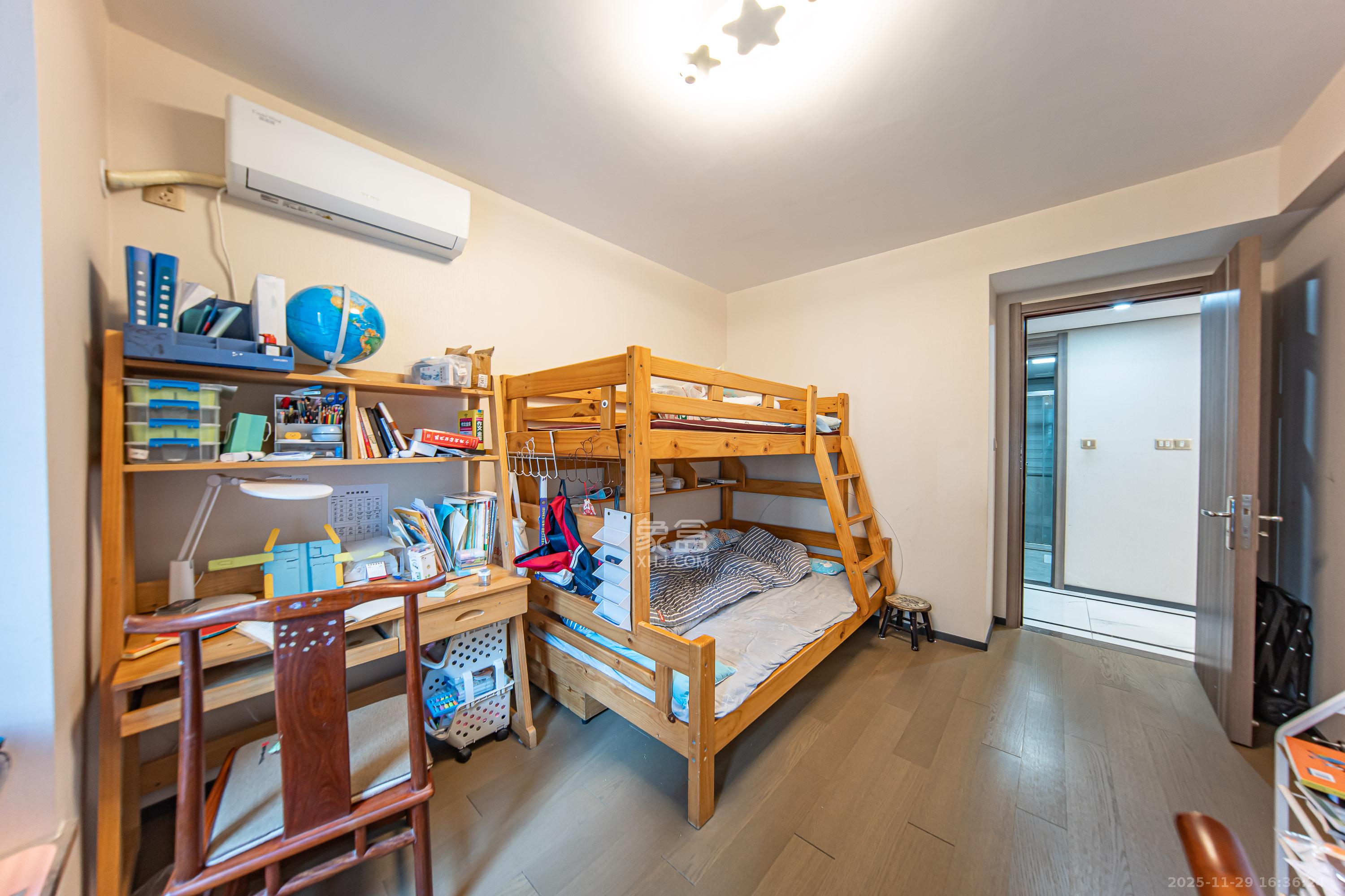 中海阅麓山二期 3室2厅2卫 158.0万 中海阅麓山二期 3室2厅2卫 158.0万卧室