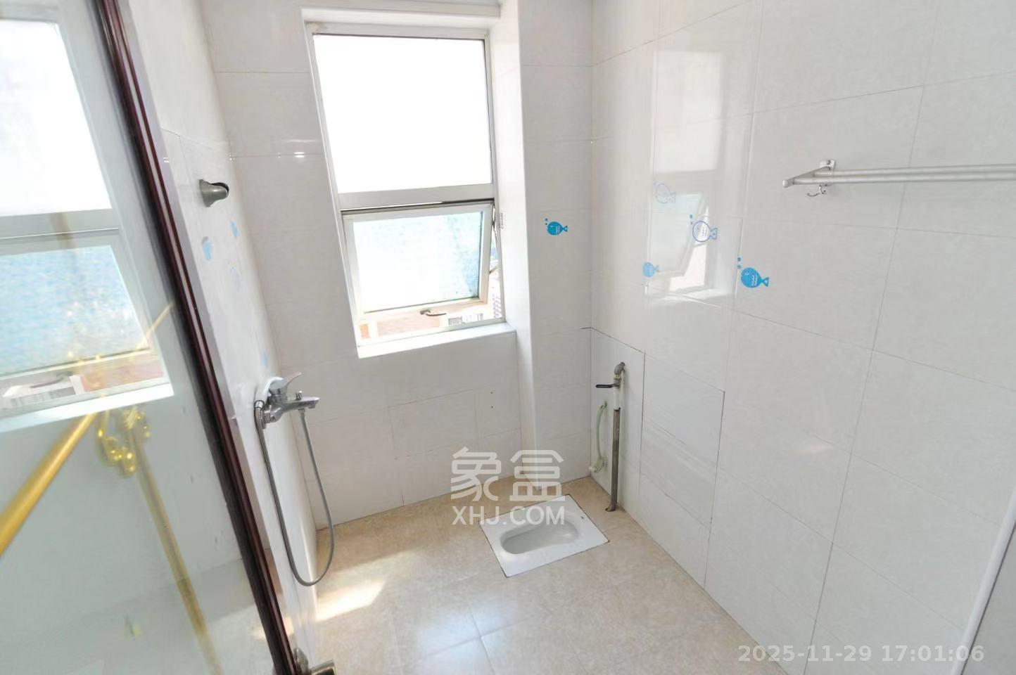 西点公园里  2室2厅1卫    2200.0元/月室内图