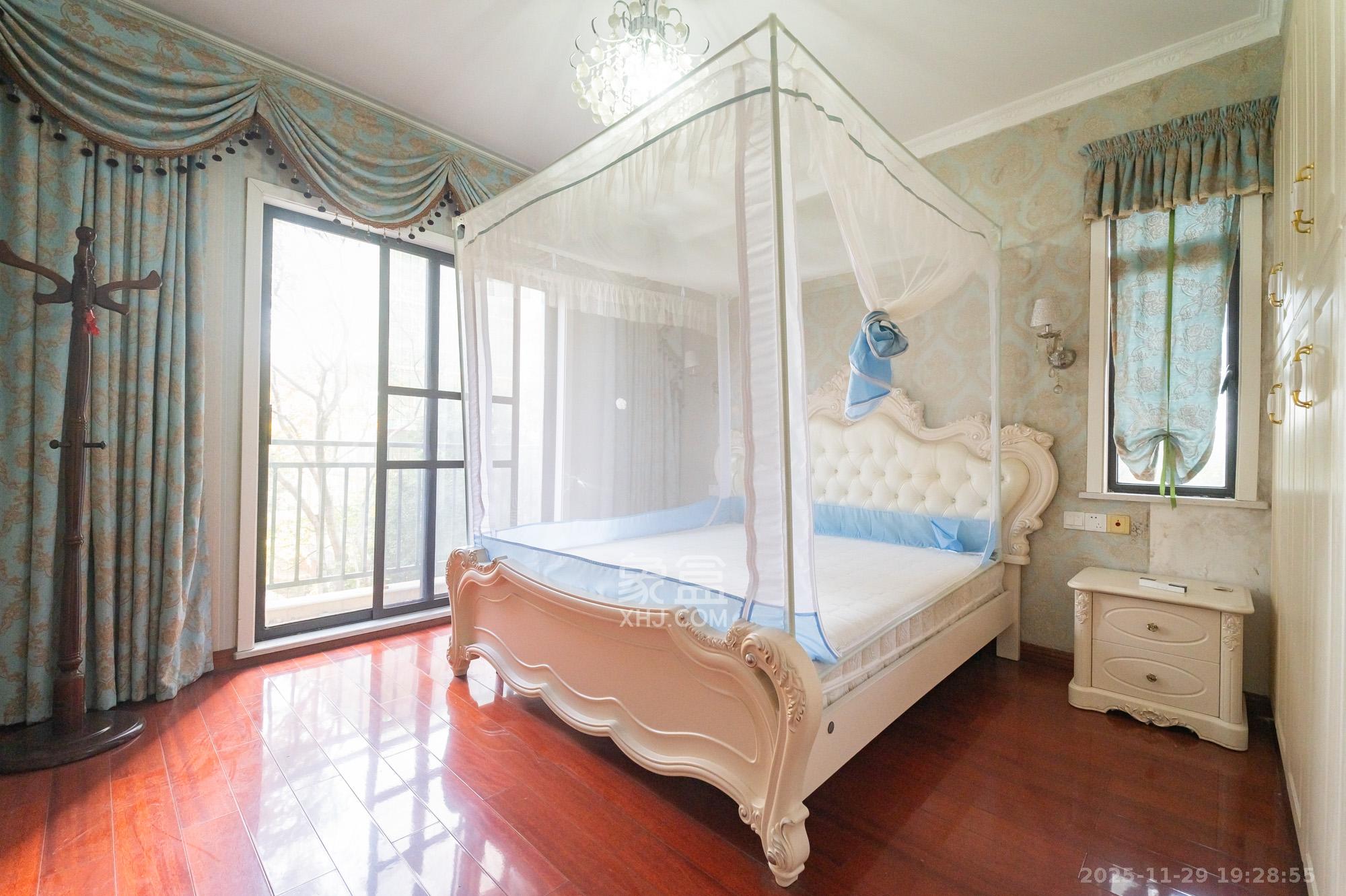 星湖湾一期洋房 5室2厅2卫 150.0万 星湖湾一期洋房 5室2厅2卫 150.0万卧室