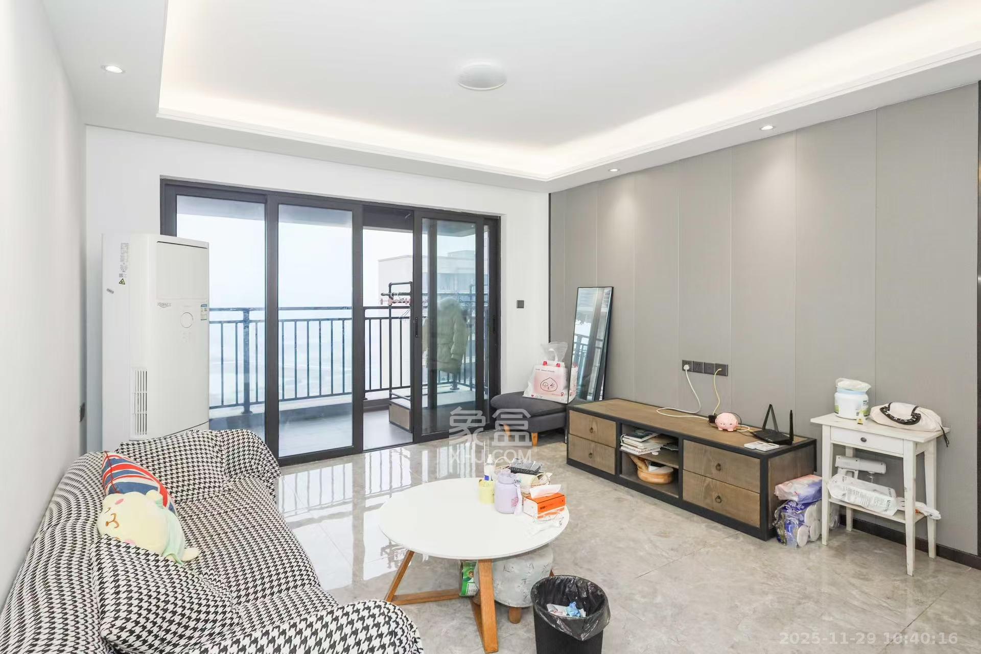 招商华发依云曦城  4室2厅2卫    2600.0元/月室内图