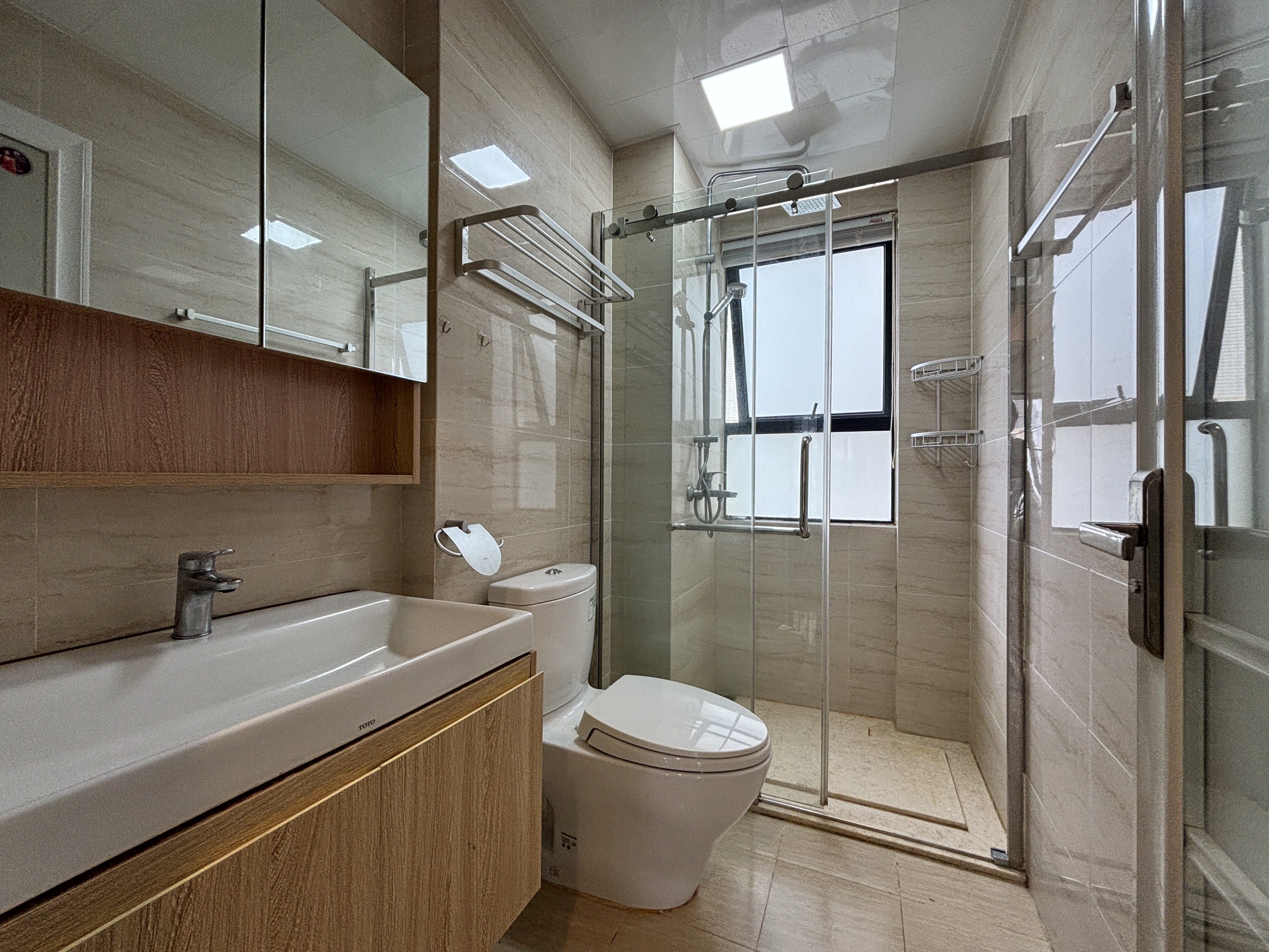 龙昆悦城 2室2厅1卫 2800.0元/月 龙昆悦城 2室2厅1卫 2800.0元/月室内图