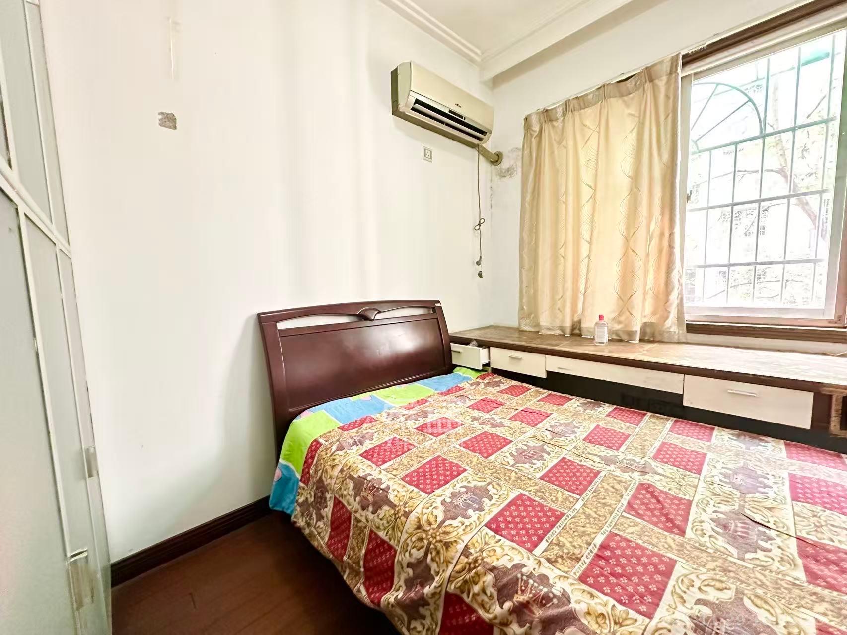 金帆小区  4室2厅2卫    2000.0元/月室内图