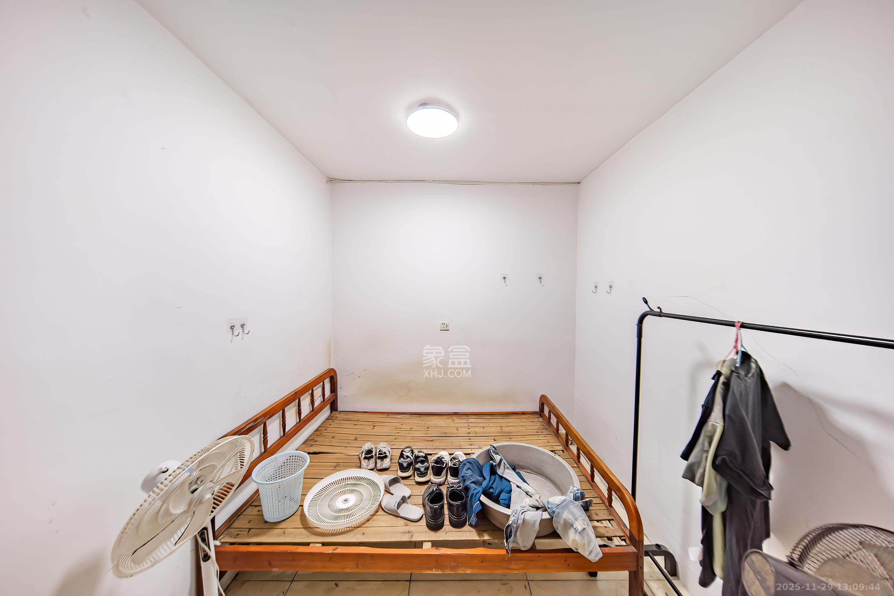 上麻园岭散盘 3室2厅1卫 63.8万 上麻园岭散盘 3室2厅1卫 63.8万卧室