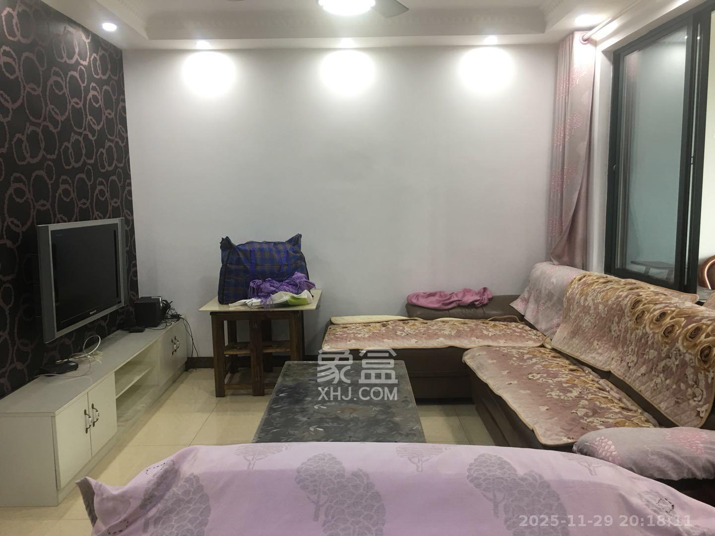 尊邸华庭 3室2厅2卫 2100.0元/月 尊邸华庭 3室2厅2卫 2100.0元/月室内图