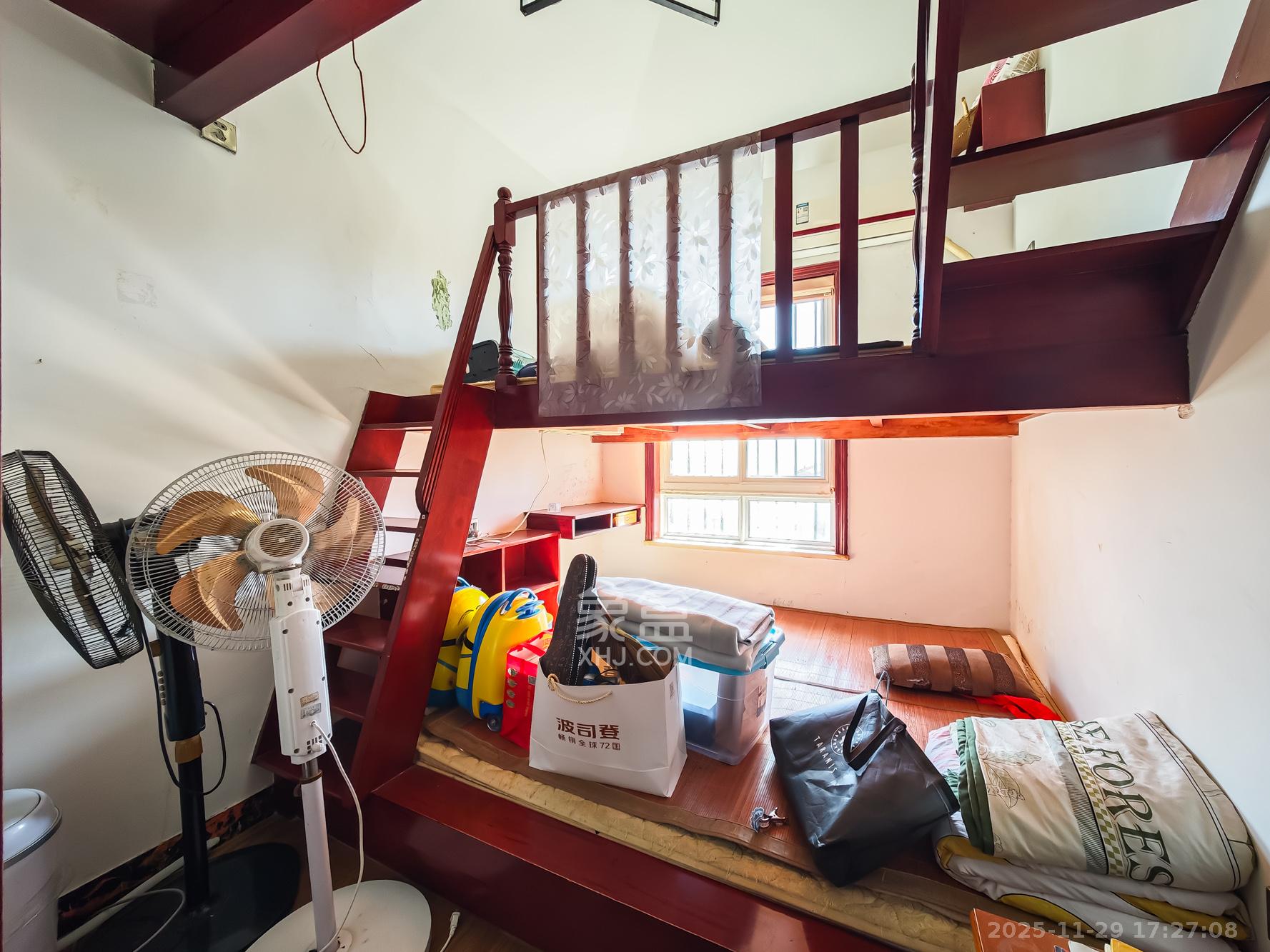 水映加州 3室2厅1卫 128.0万 水映加州 3室2厅1卫 128.0万卧室