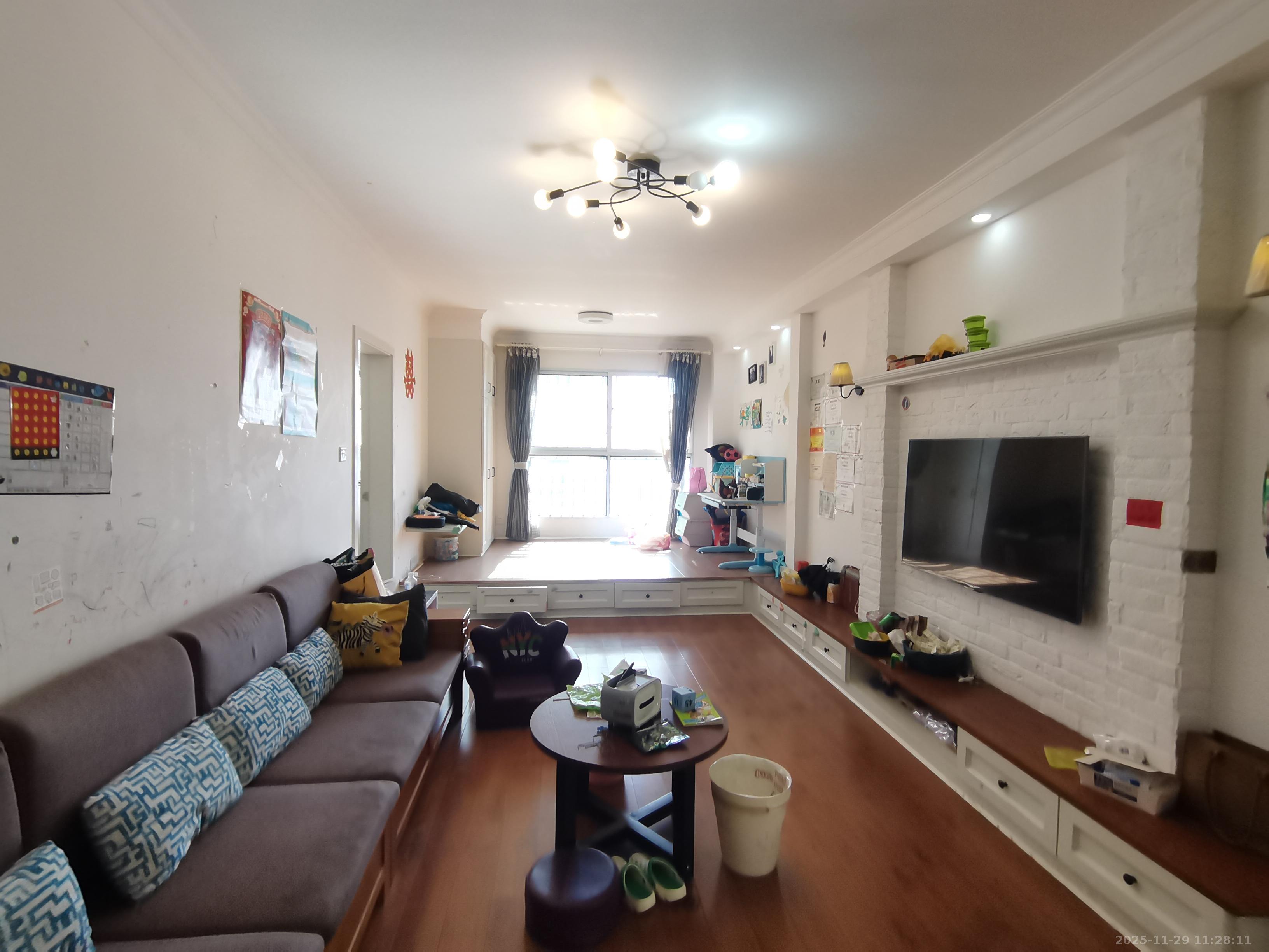 当代滨江MOMA  2室2厅1卫    2800.0元/月