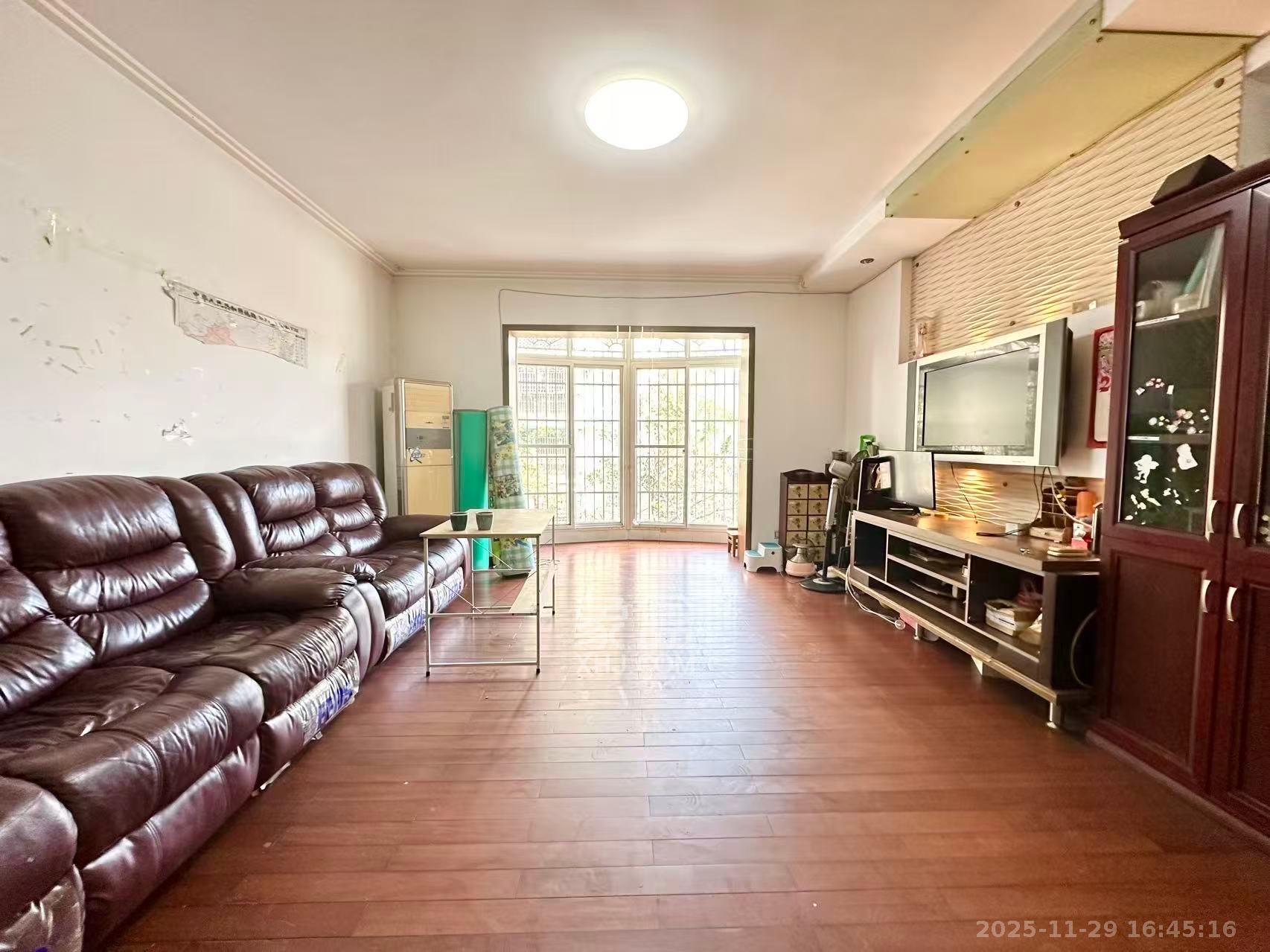 金帆小区  4室2厅2卫    2000.0元/月