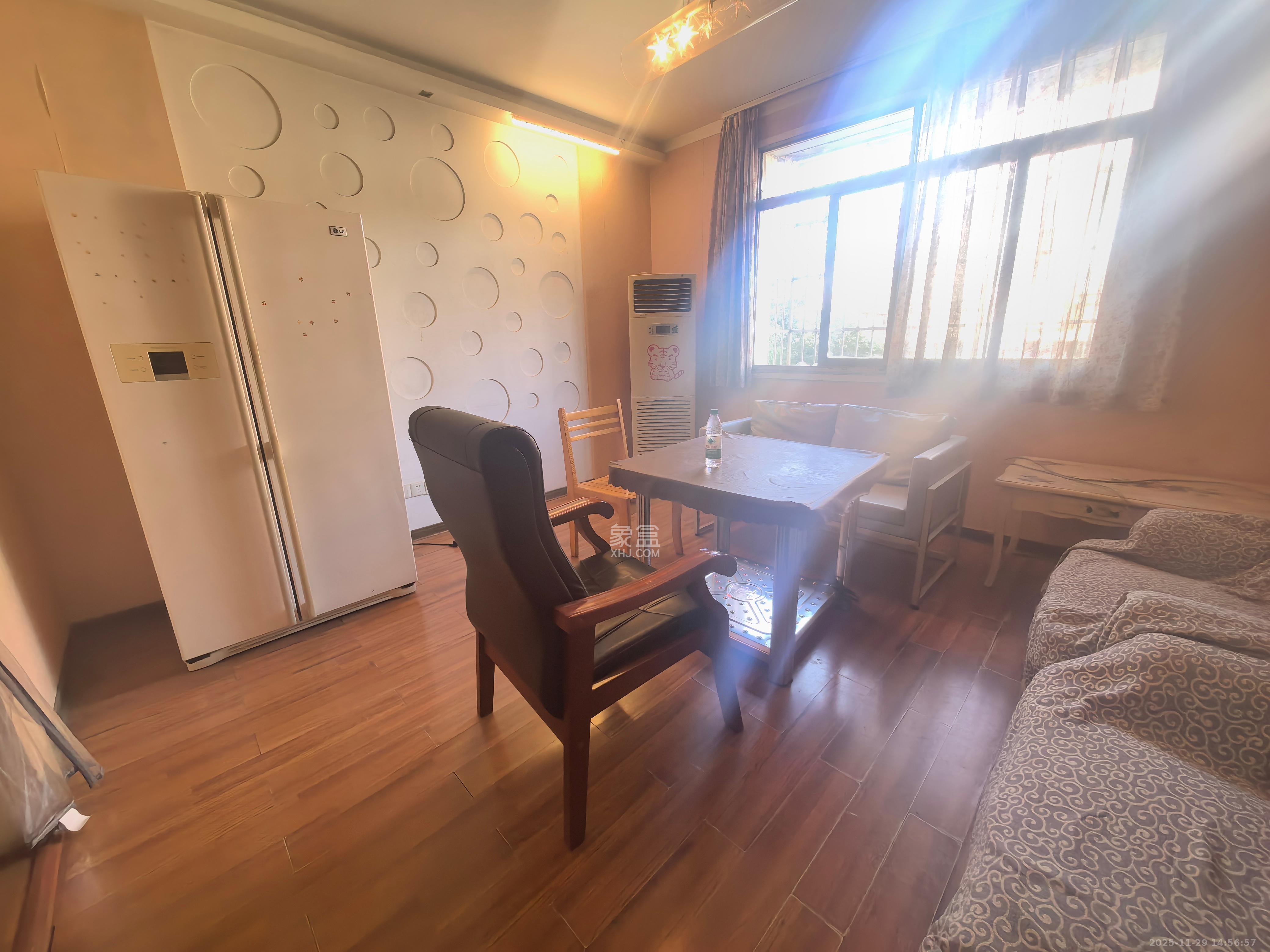 省水院宿舍 1室2厅1卫 2000.0元/月 省水院宿舍 1室2厅1卫 2000.0元/月室内图