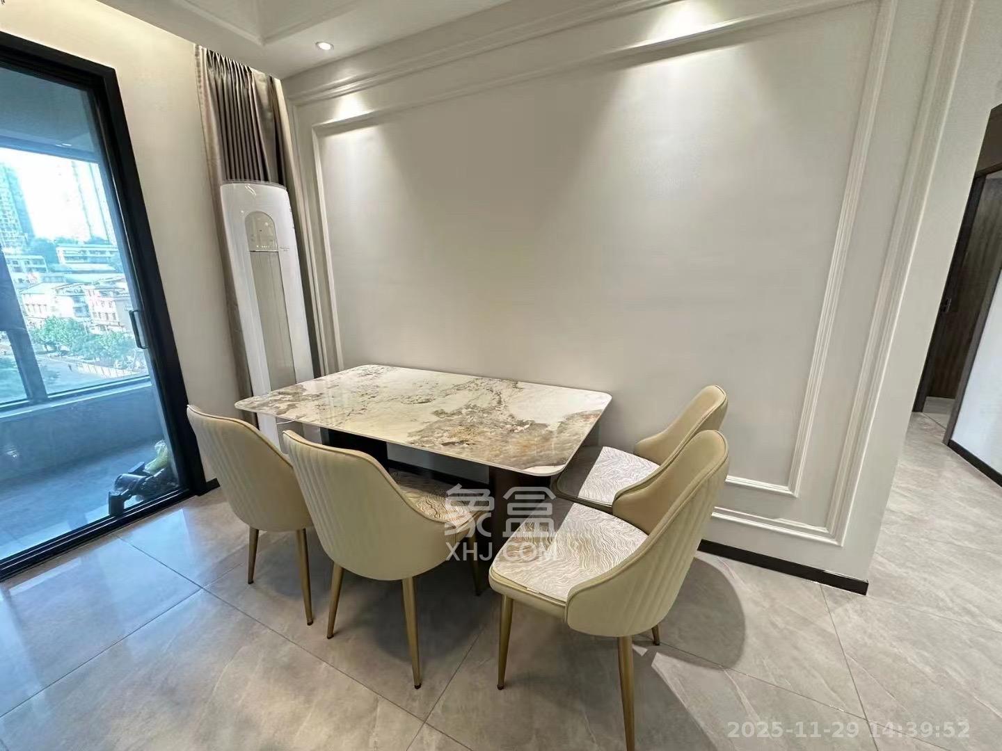 保利国际广场  1室2厅1卫    7000.0元/月室内图