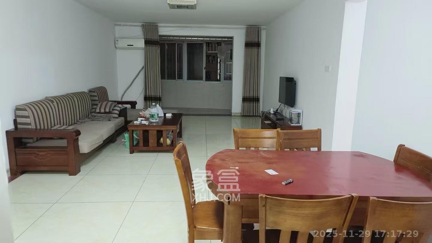 玛依拉山庄  3室2厅2卫    2800.0元/月