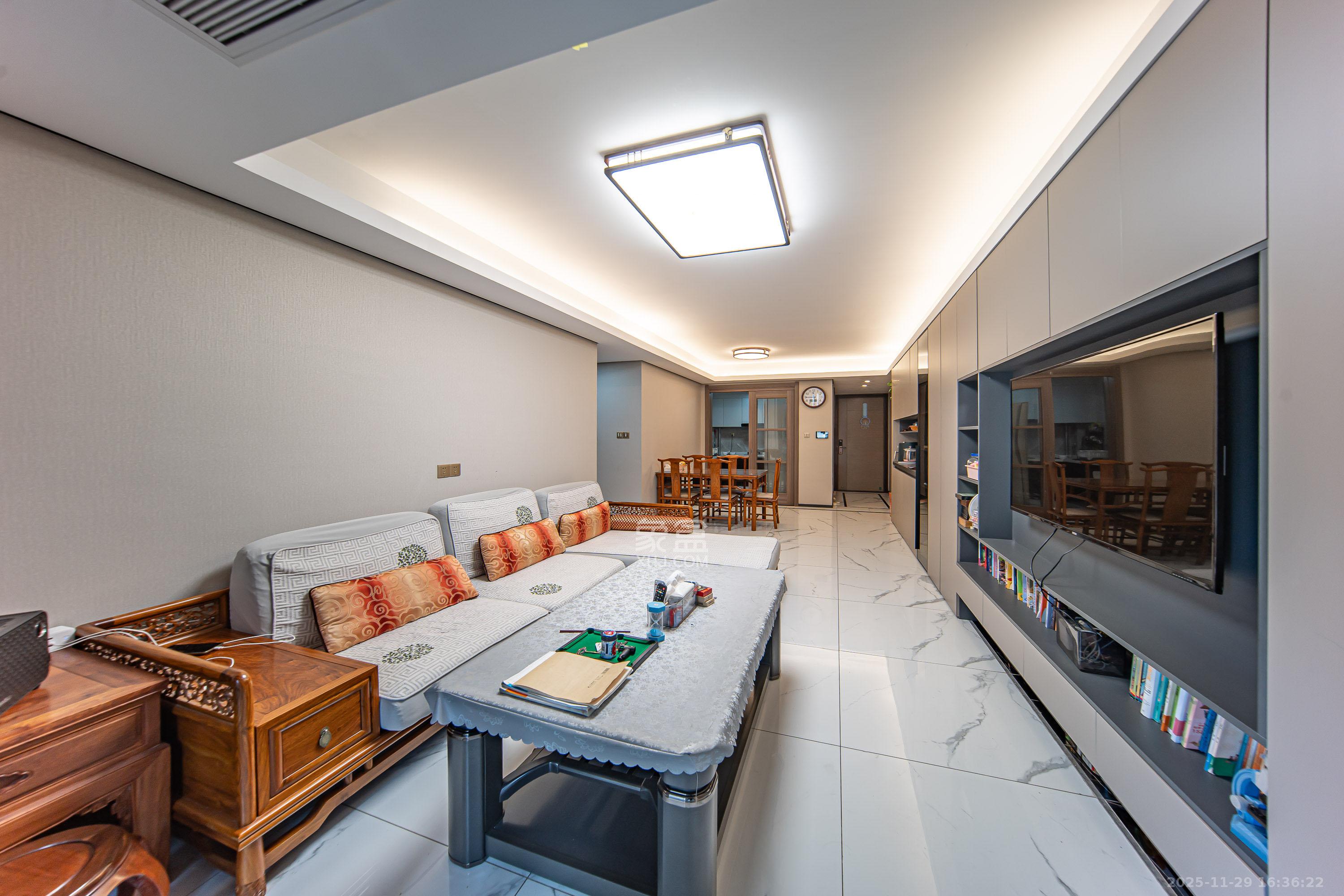 中海阅麓山二期 3室2厅2卫 158.0万 中海阅麓山二期 3室2厅2卫 158.0万客厅