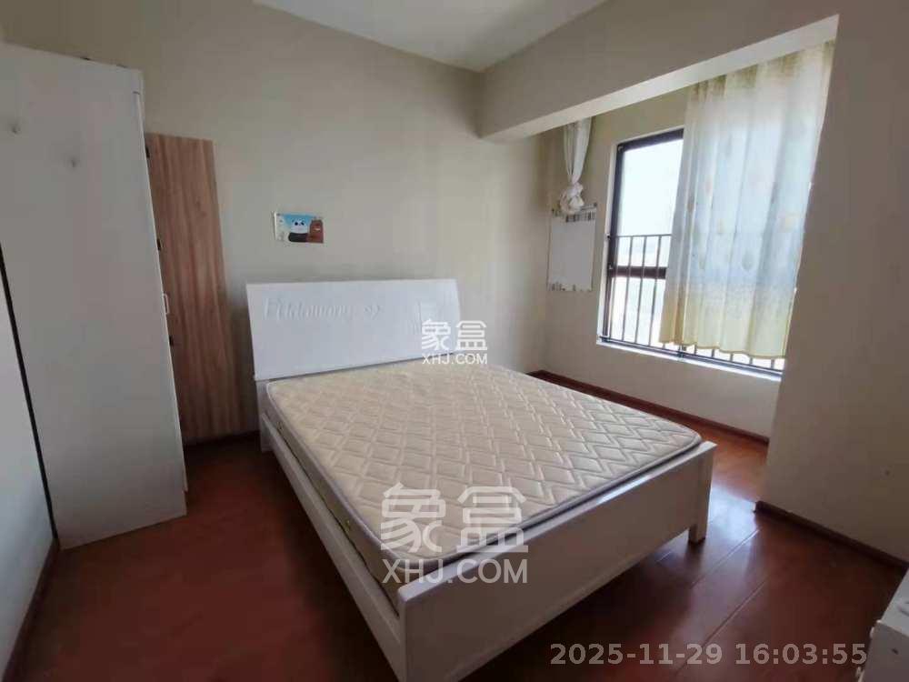 绿地中央广场  3室2厅1卫    2800.0元/月室内图