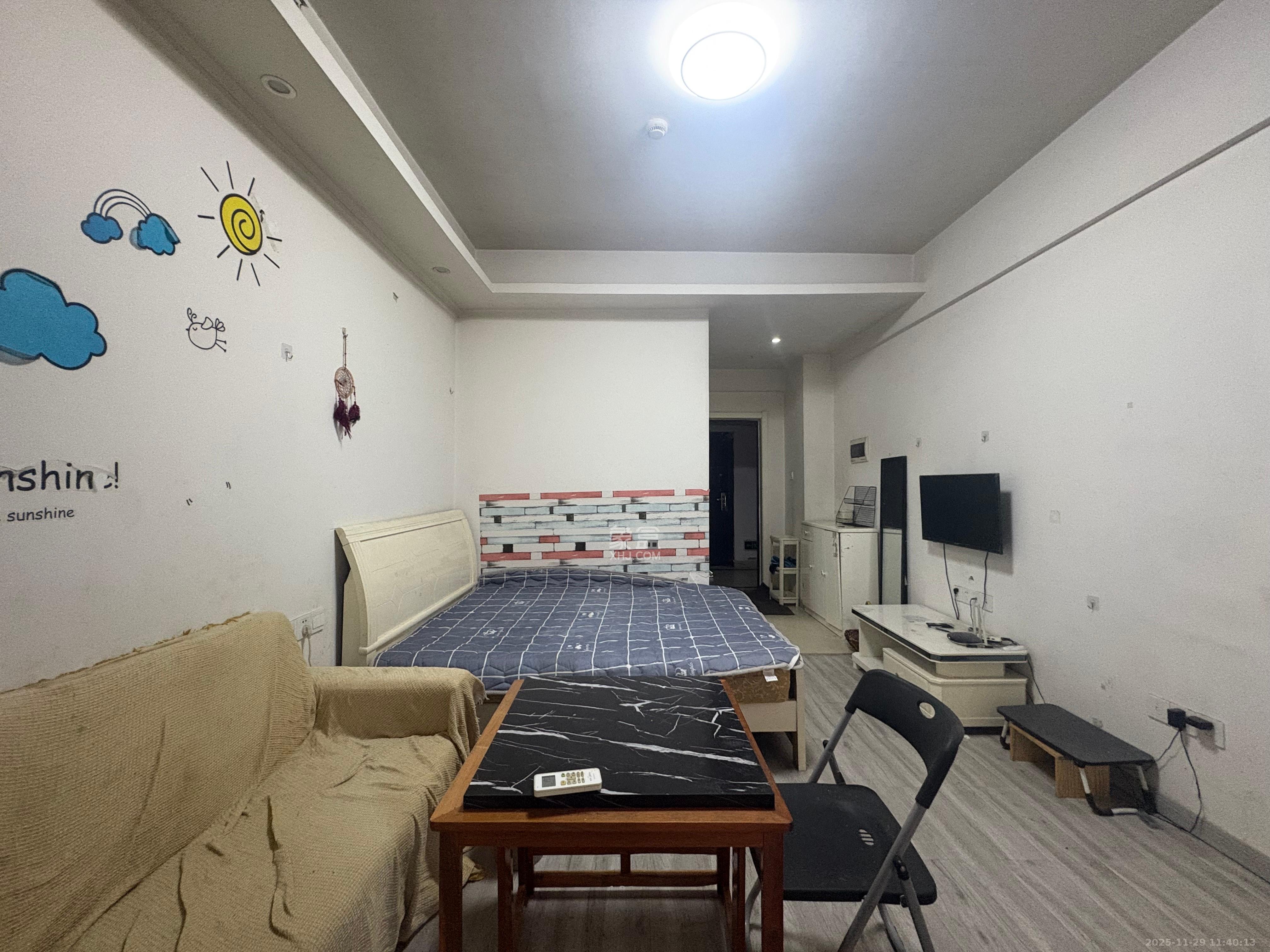 水岸世景  1室1厅1卫    1100.0元/月室内图