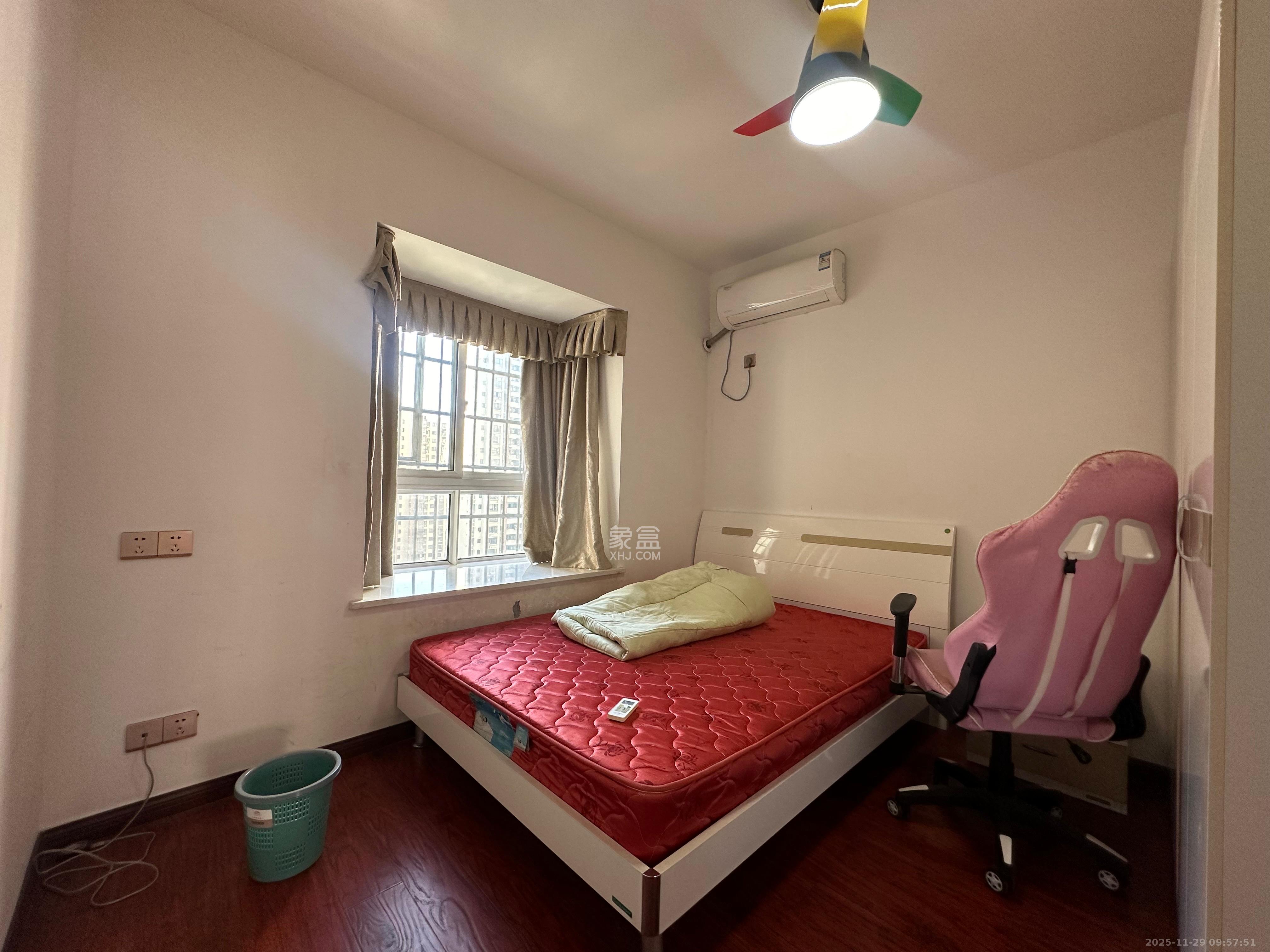 时代星城  3室2厅1卫    2000.0元/月室内图