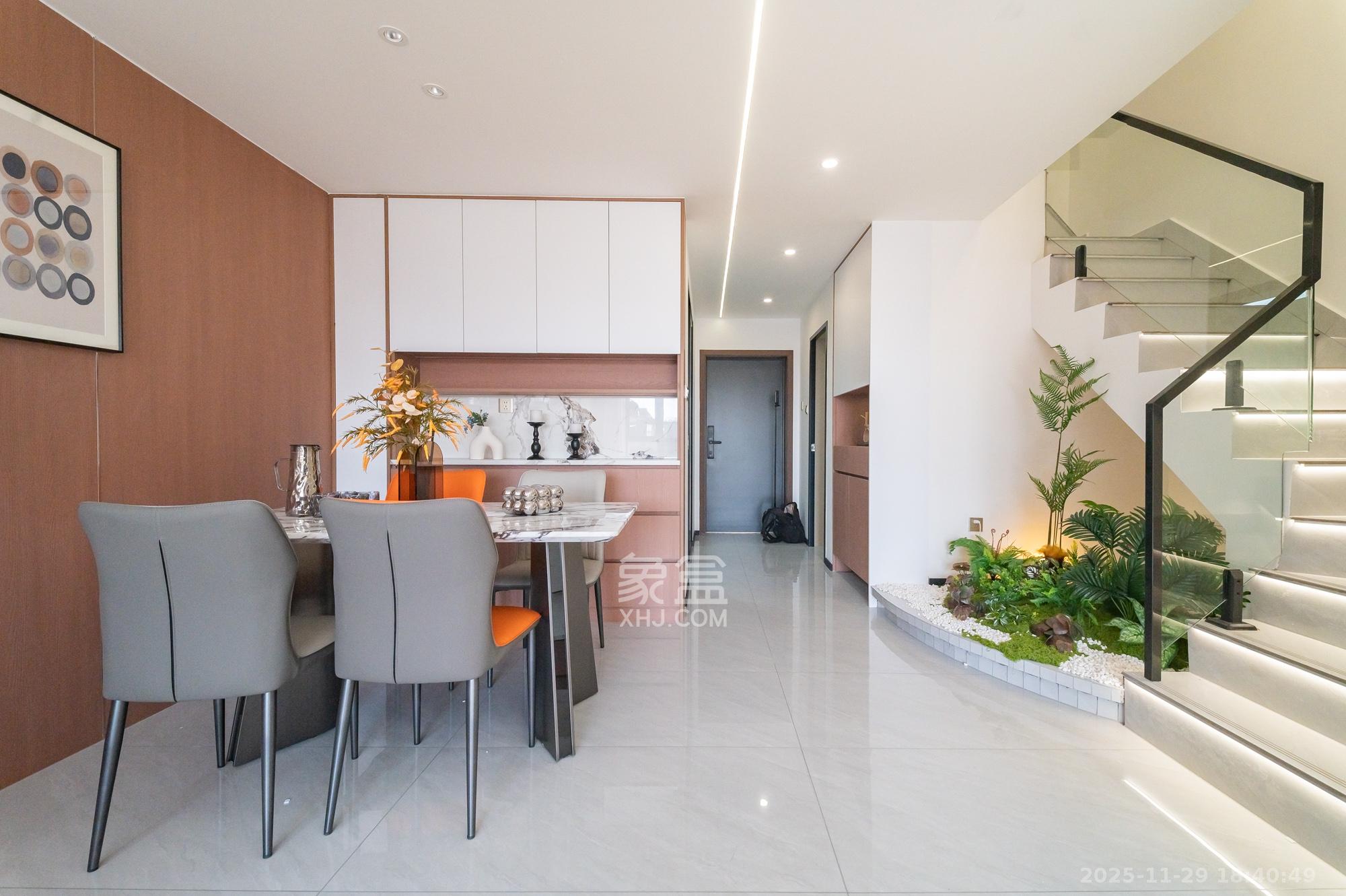 星湖湾一期高层  3室2厅2卫    91.0万客厅