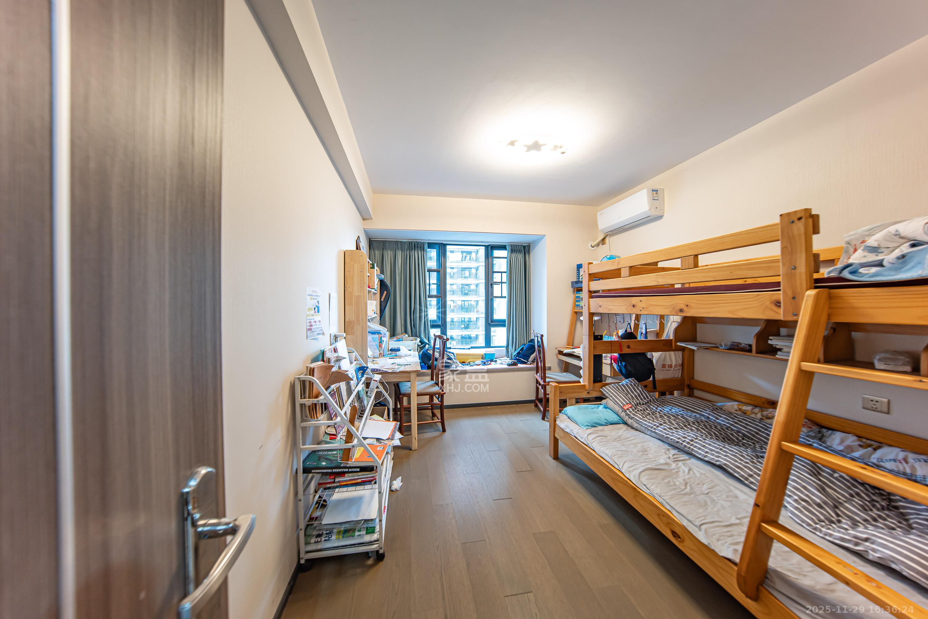 中海阅麓山二期 3室2厅2卫 158.0万 中海阅麓山二期 3室2厅2卫 158.0万卧室