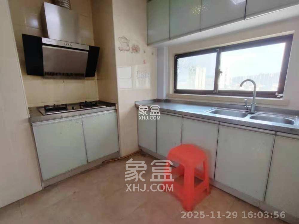 绿地中央广场  3室2厅1卫    2800.0元/月室内图