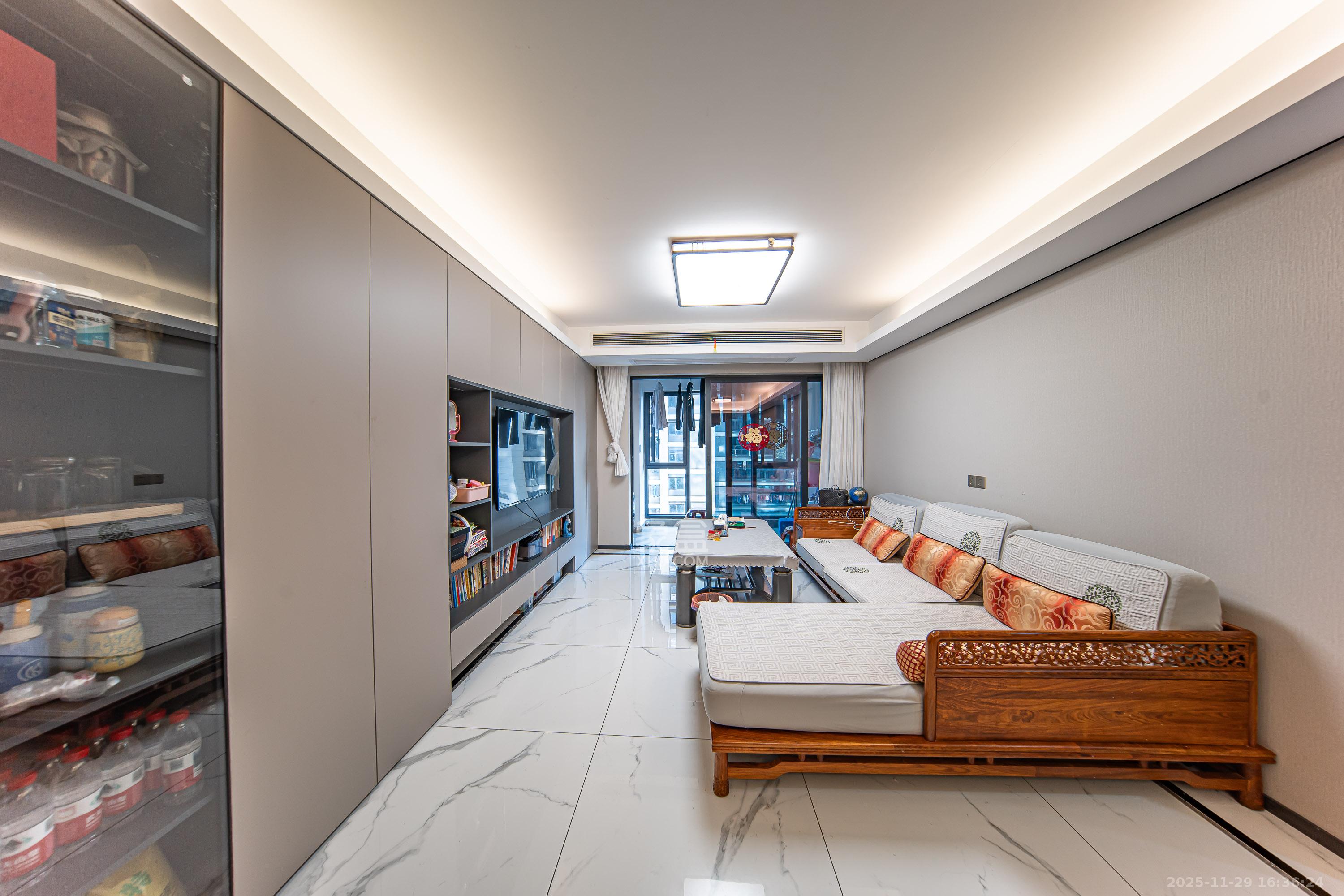 中海阅麓山二期 3室2厅2卫 158.0万 中海阅麓山二期 3室2厅2卫 158.0万客厅