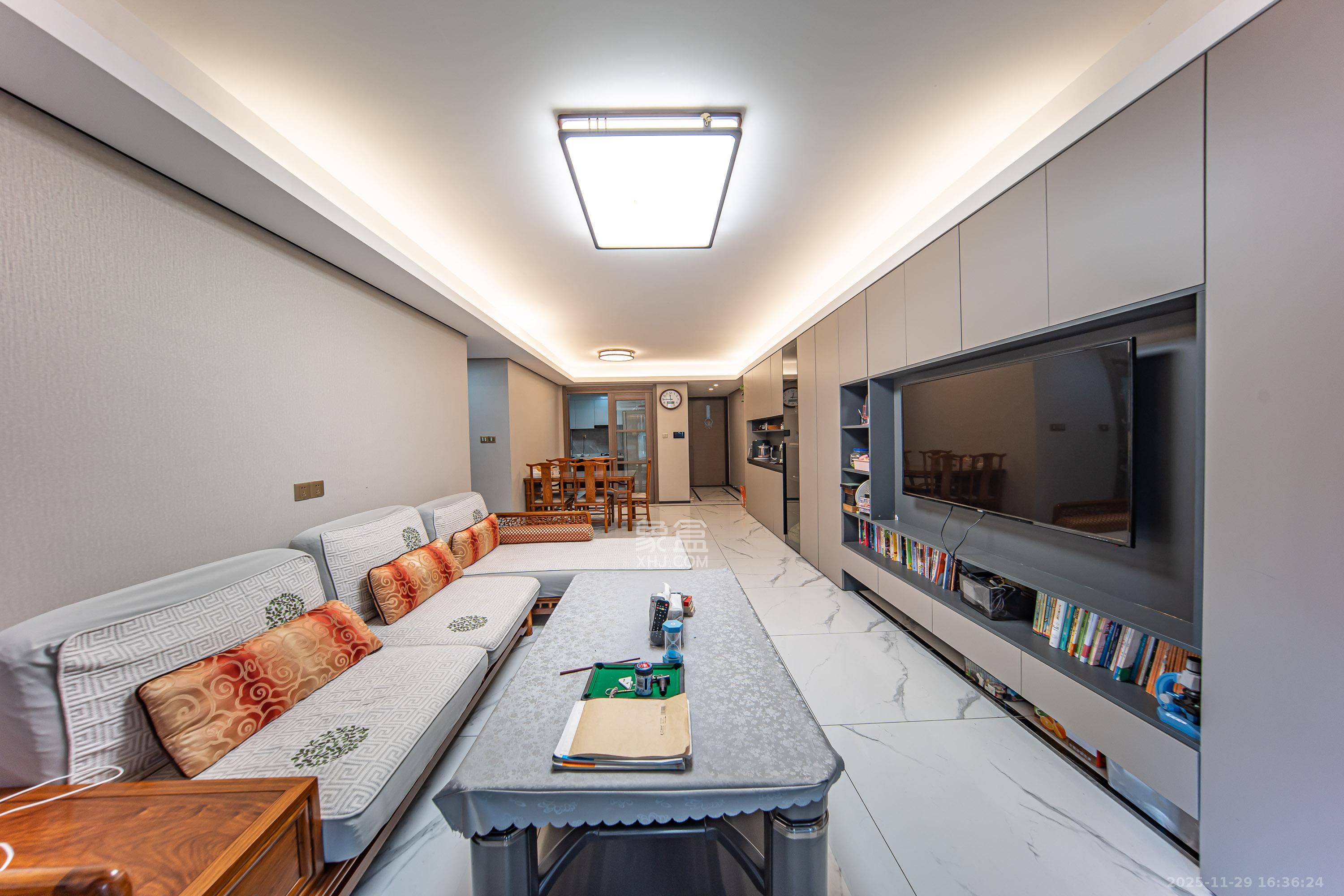 中海阅麓山二期 3室2厅2卫 158.0万 中海阅麓山二期 3室2厅2卫 158.0万客厅