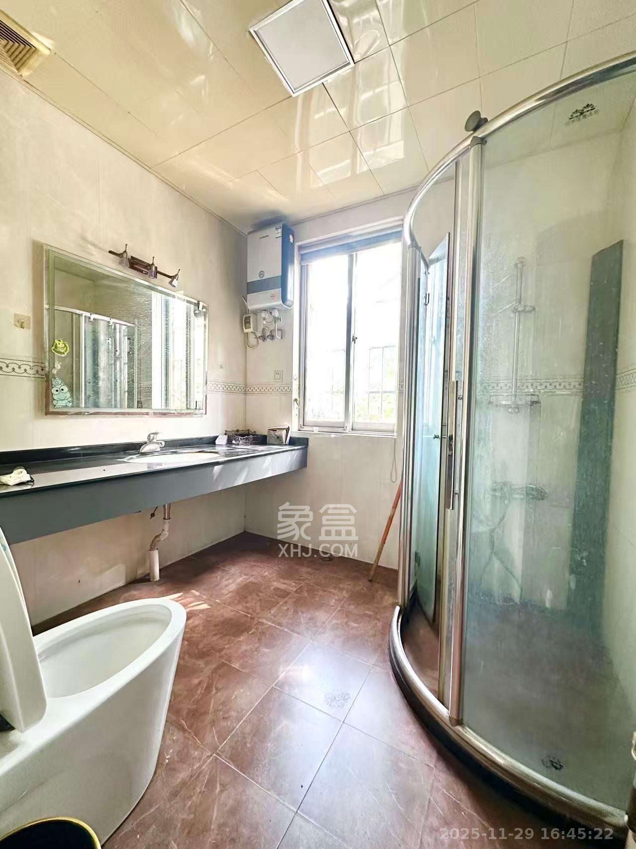 金帆小区 4室2厅2卫 2000.0元/月 金帆小区 4室2厅2卫 2000.0元/月室内图