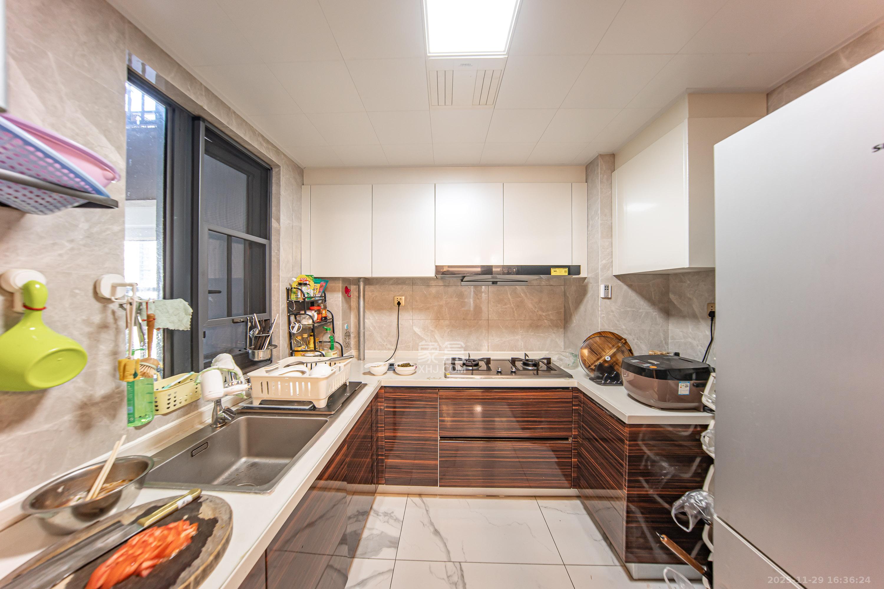 中海阅麓山二期 3室2厅2卫 158.0万 中海阅麓山二期 3室2厅2卫 158.0万厨房