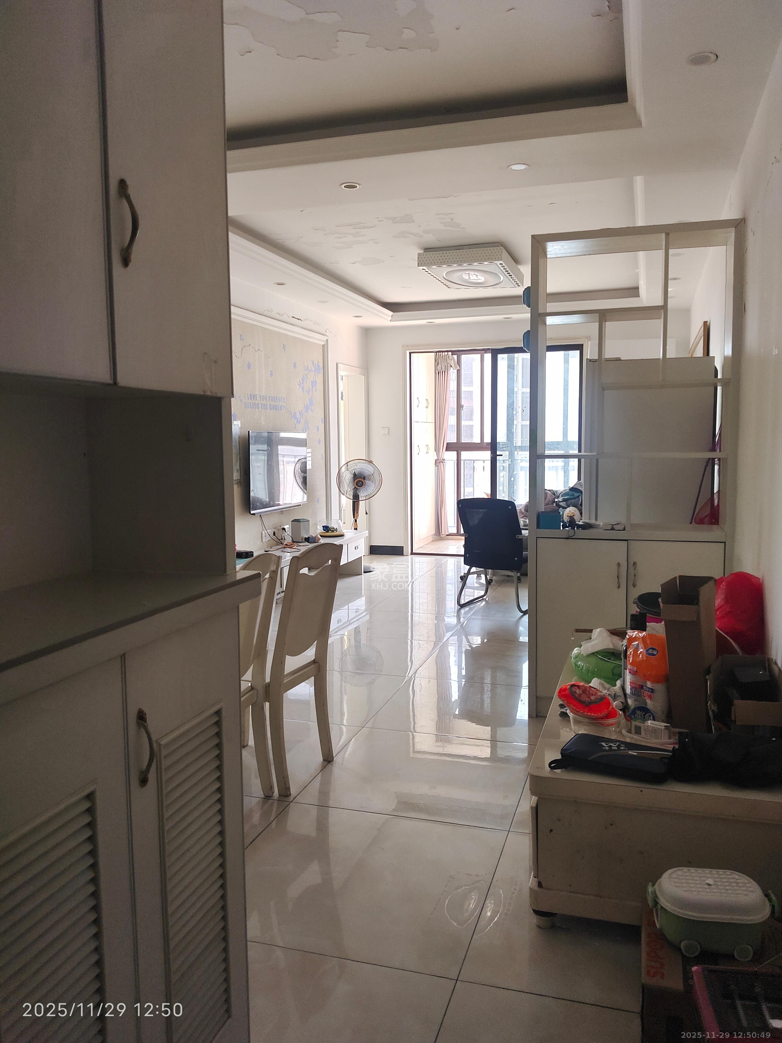 华润置地广场一期 3室2厅1卫 2000.0元/月 华润置地广场一期 3室2厅1卫 2000.0元/月室内图