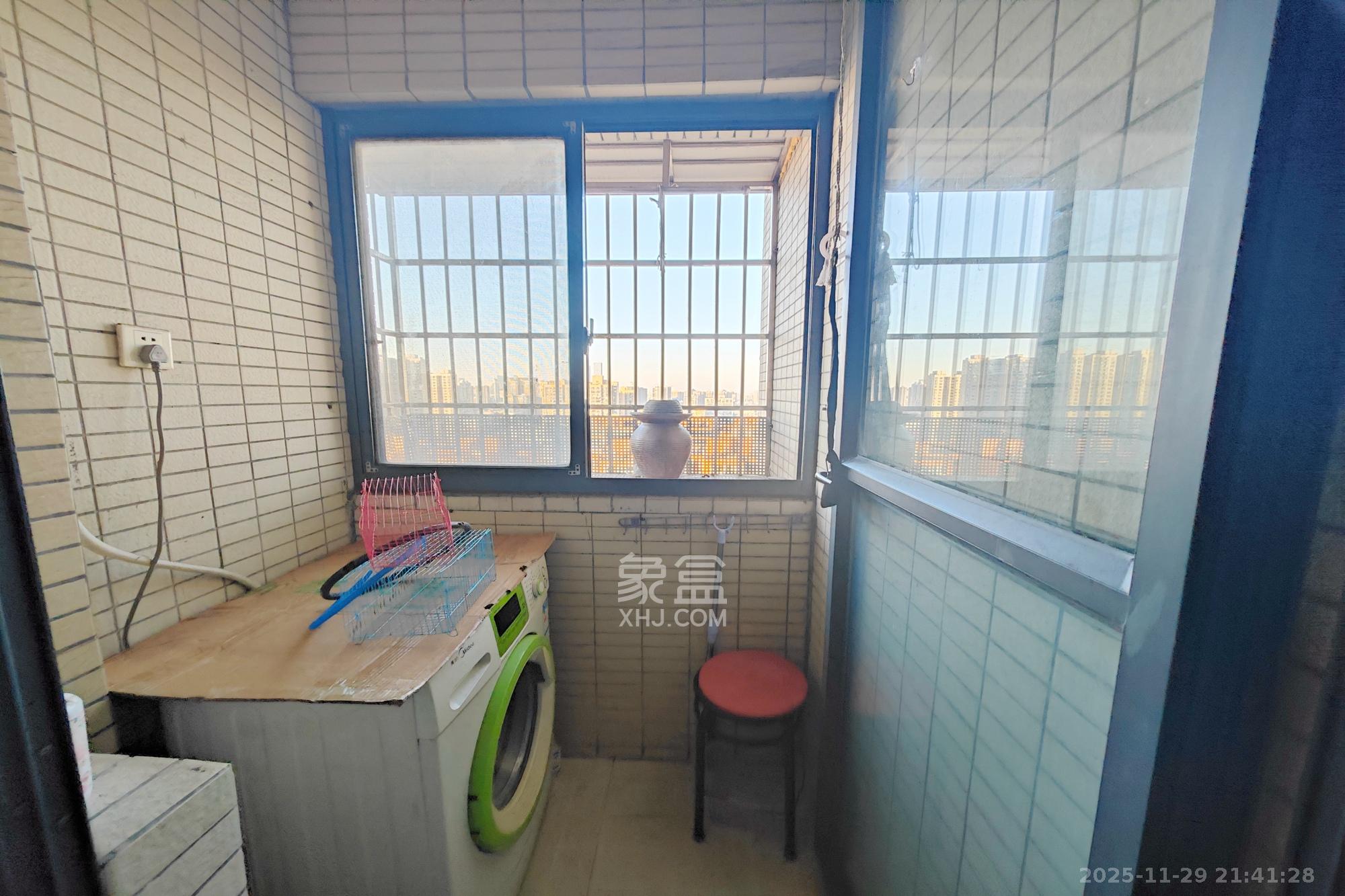 兰亭优壳(隽峰苑) 2室1厅1卫 50.0万 兰亭优壳(隽峰苑) 2室1厅1卫 50.0万阳台