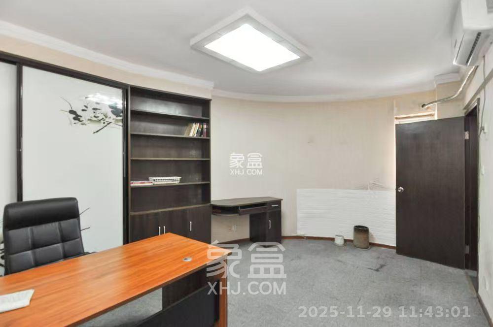 玛依拉山庄 1室1厅1卫 1600.0元/月 玛依拉山庄 1室1厅1卫 1600.0元/月室内图