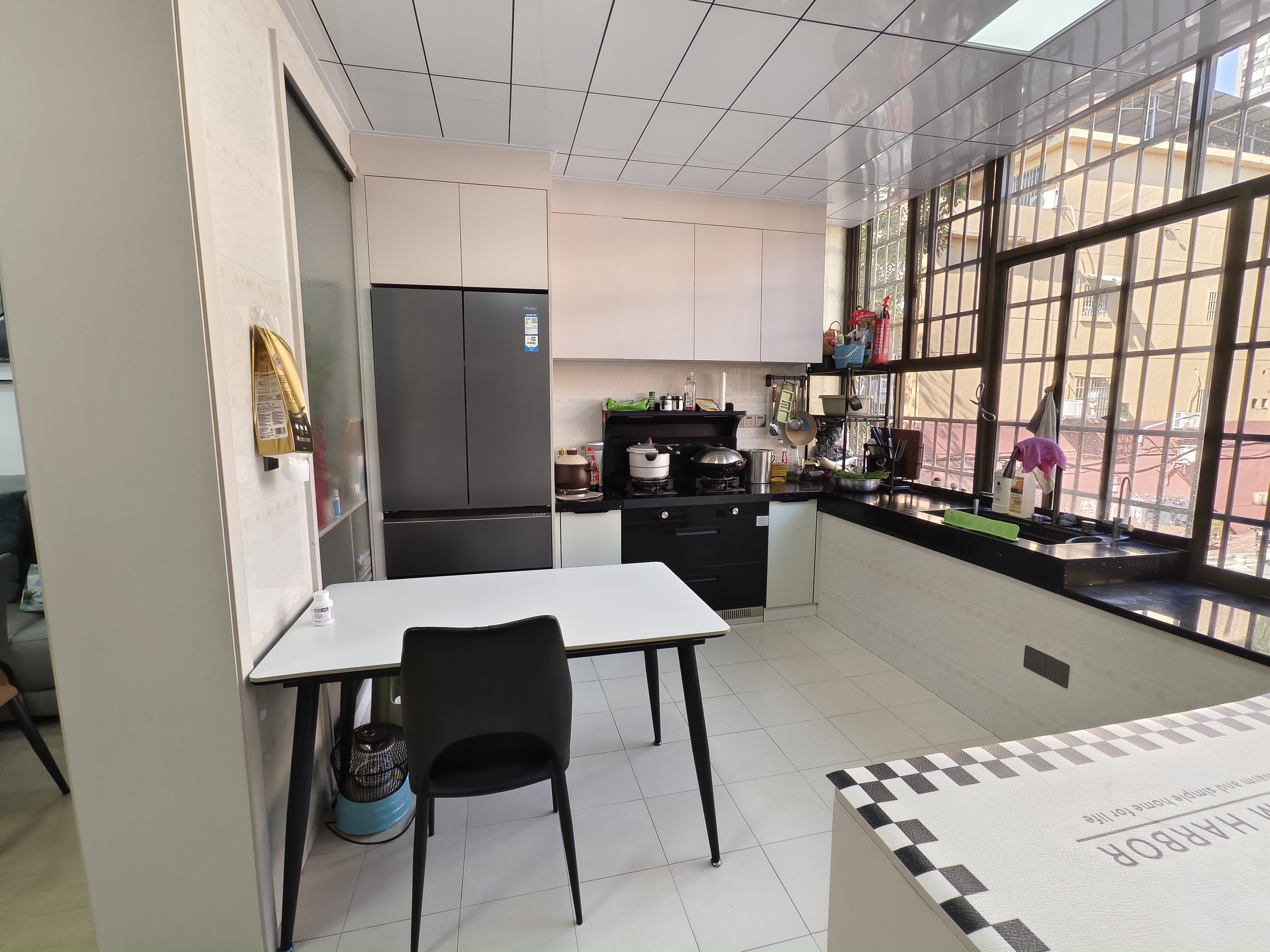 娄底市供销大院家属楼 3室2厅2卫 63.8万 娄底市供销大院家属楼 3室2厅2卫 63.8万客厅