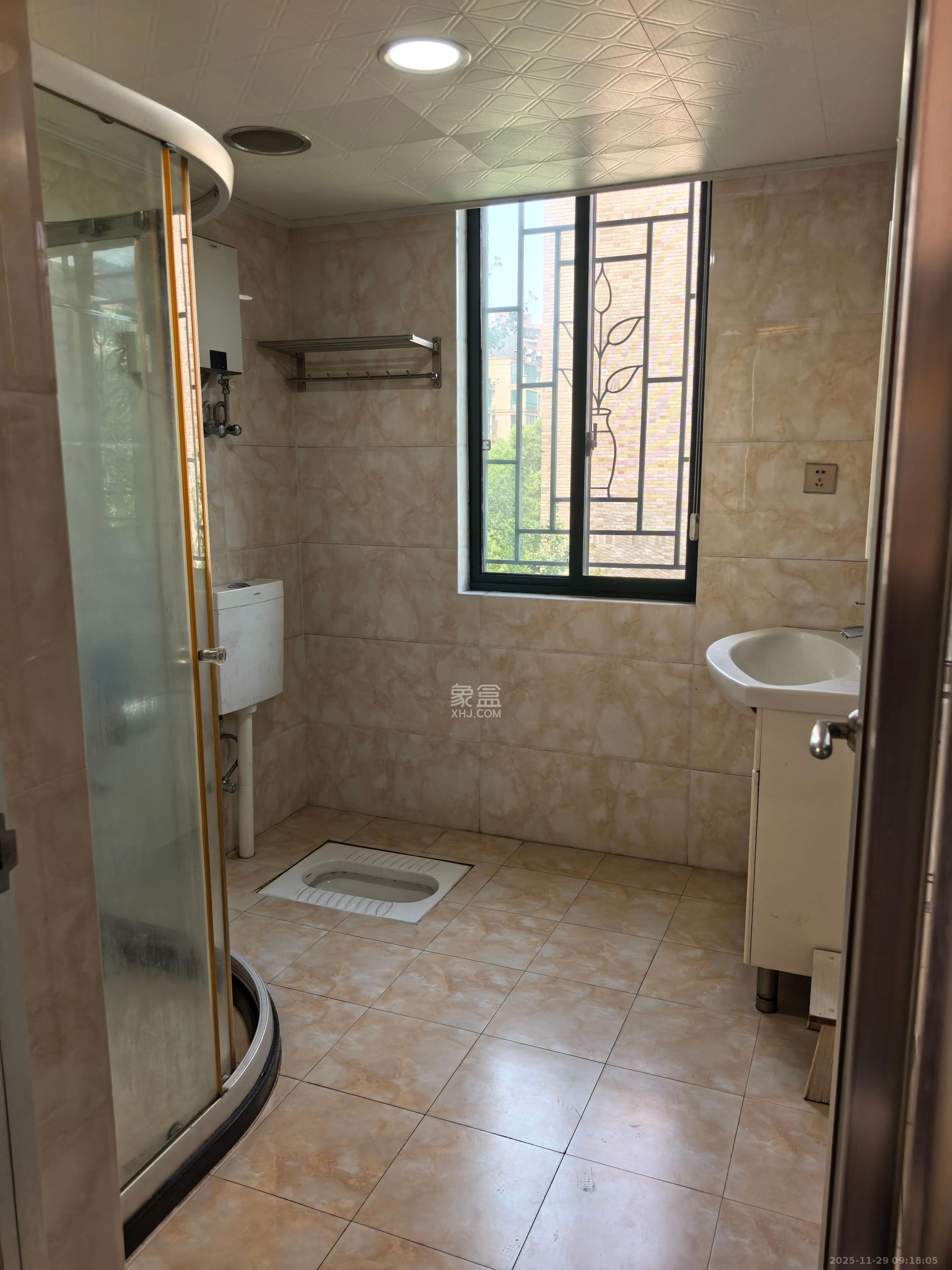 星城世家 4室2厅2卫 4500.0元/月 星城世家 4室2厅2卫 4500.0元/月室内图