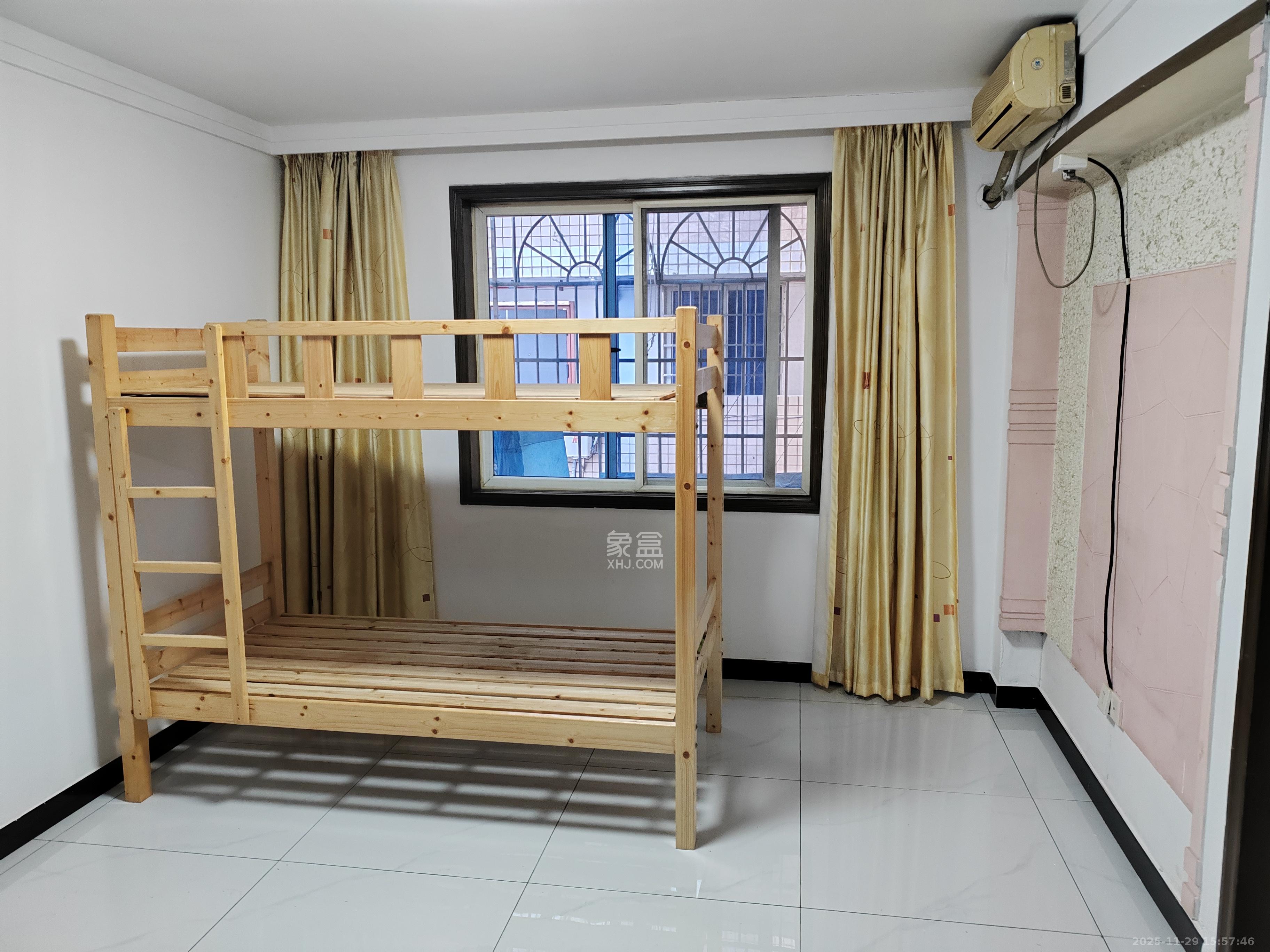 新世界商贸城  3室2厅2卫    3800.0元/月