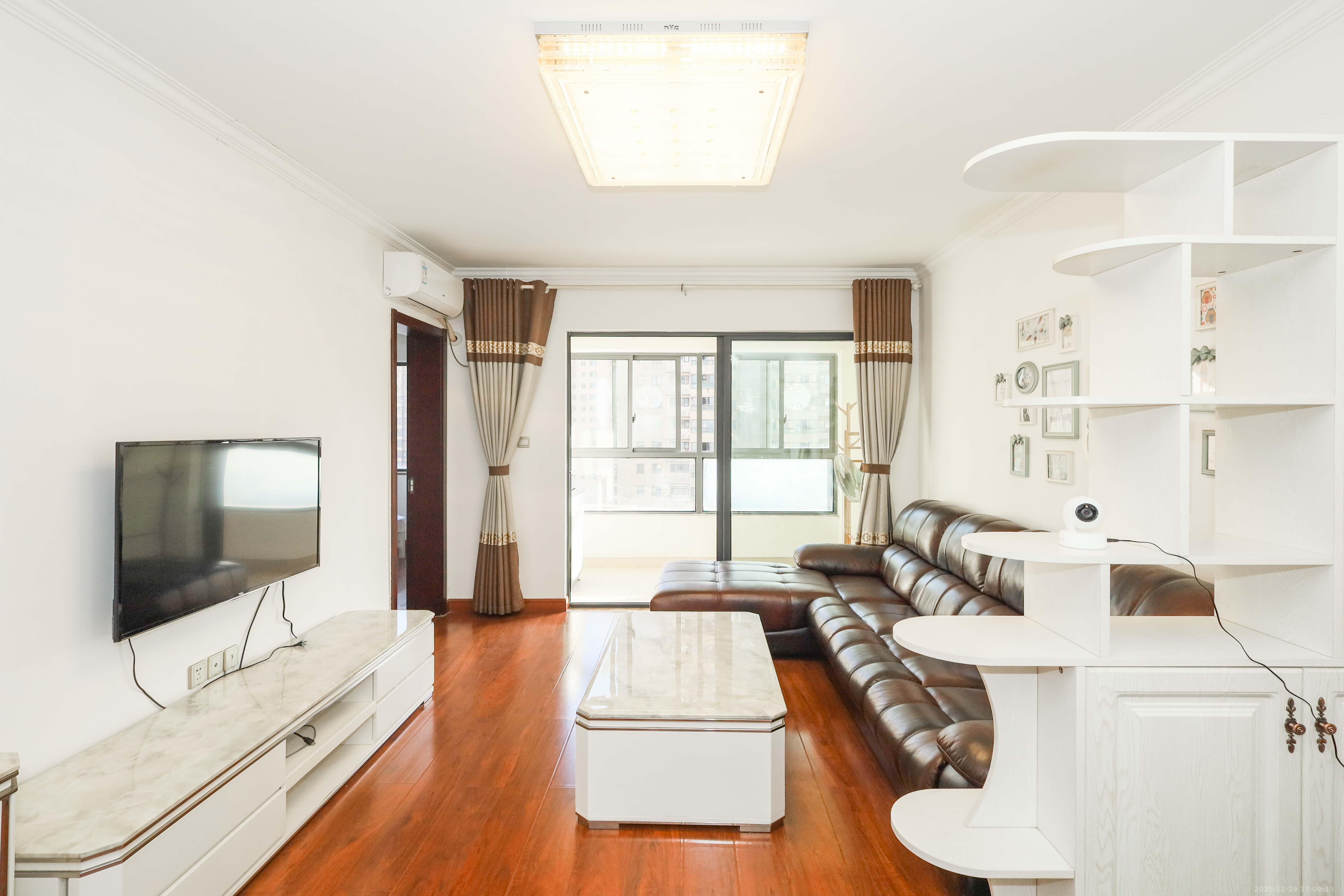 好莱城（弘德西街）  2室2厅1卫    65.8万