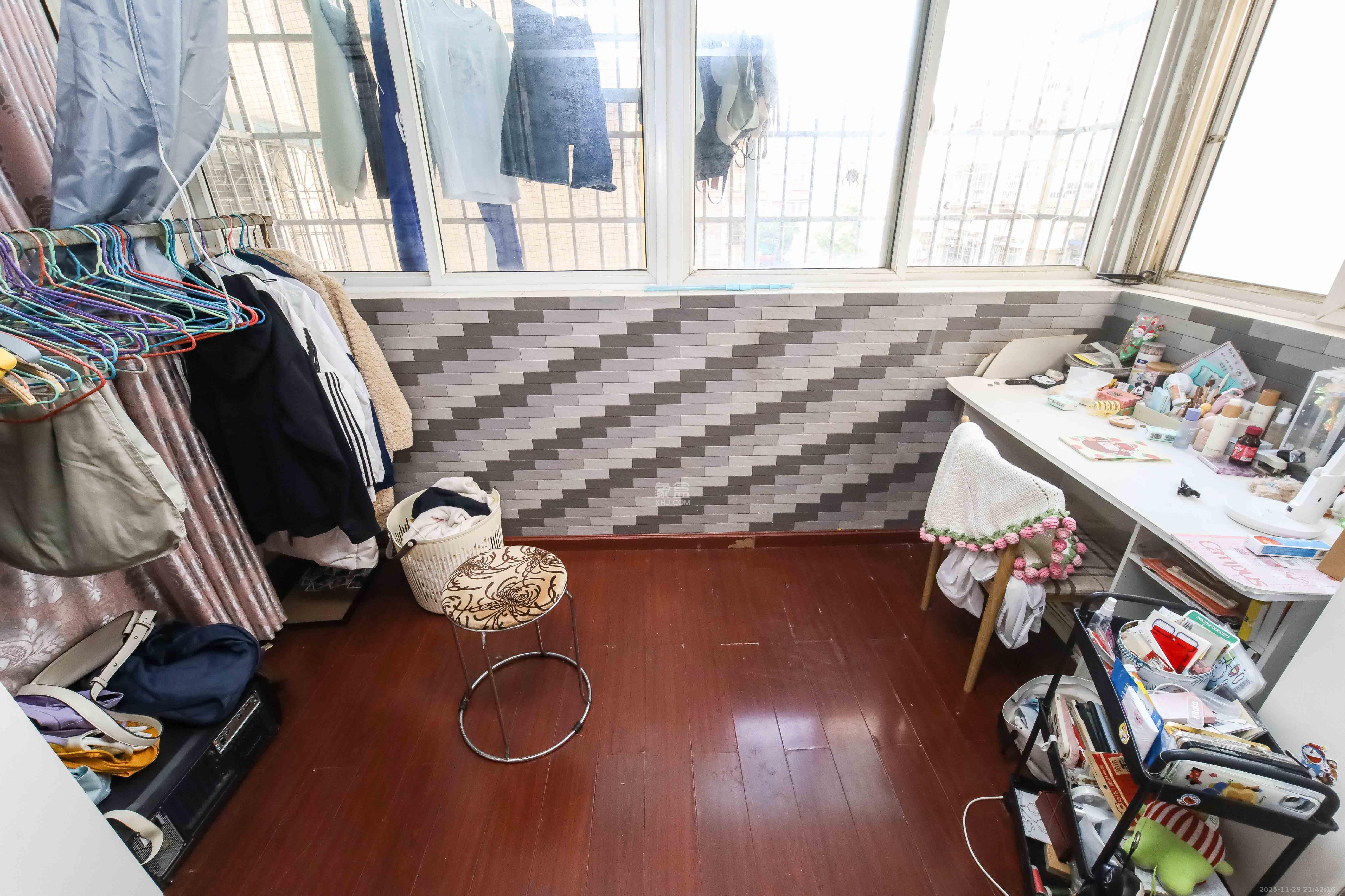 安泰新村  3室2厅1卫    65.0万阳台