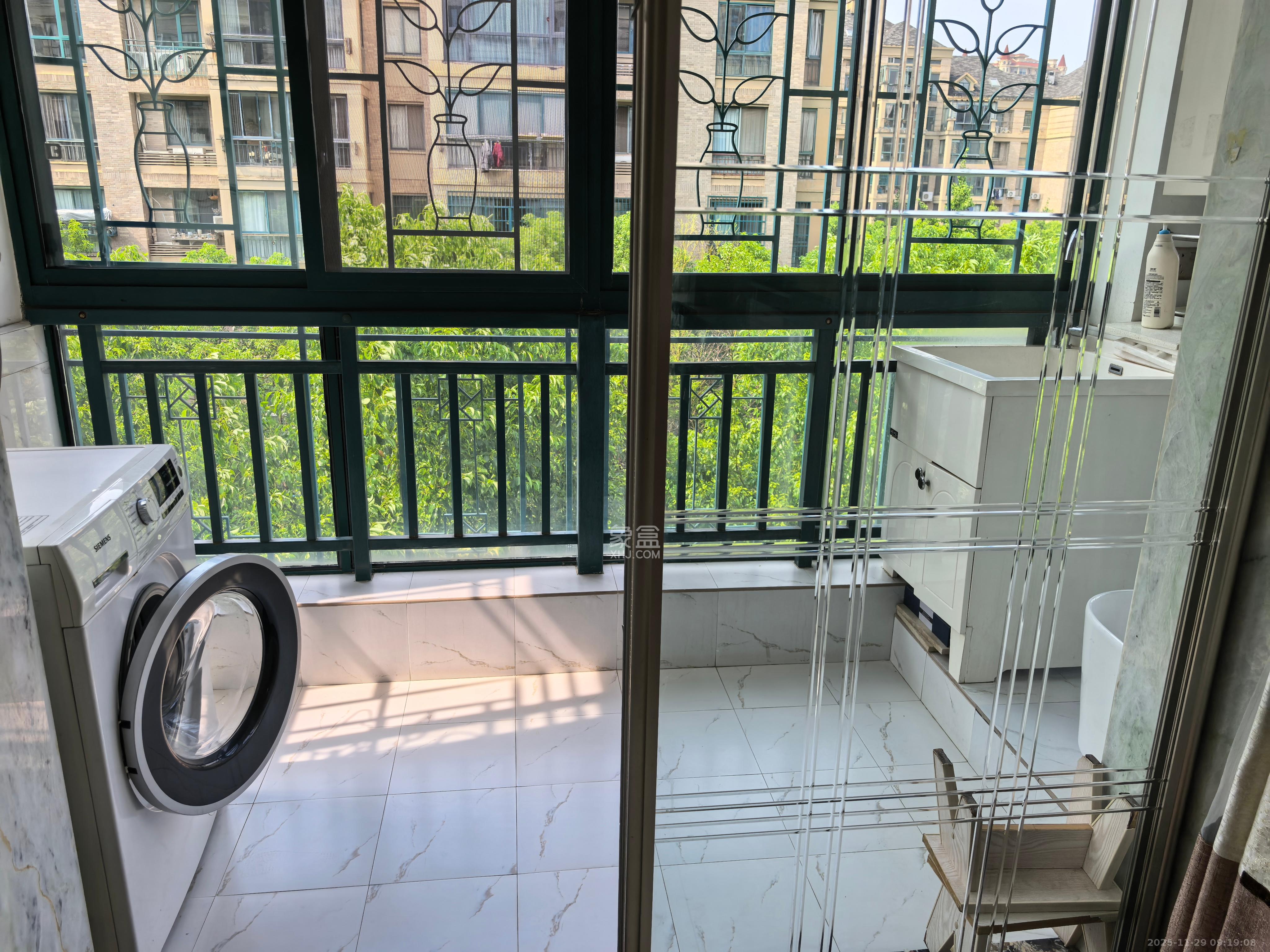 星城世家 4室2厅2卫 4500.0元/月 星城世家 4室2厅2卫 4500.0元/月室内图