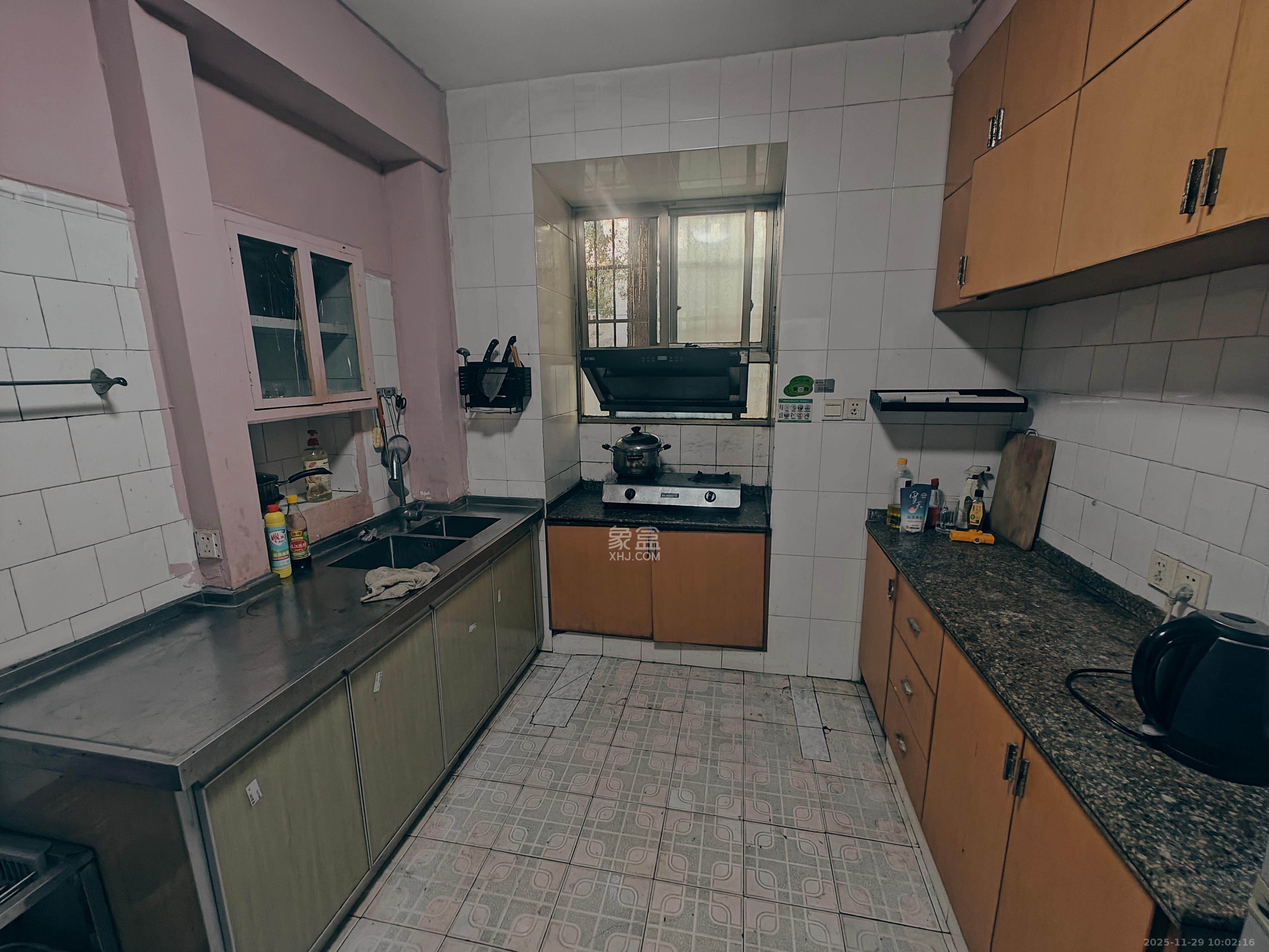 英才园三片  3室2厅1卫    2300.0元/月室内图