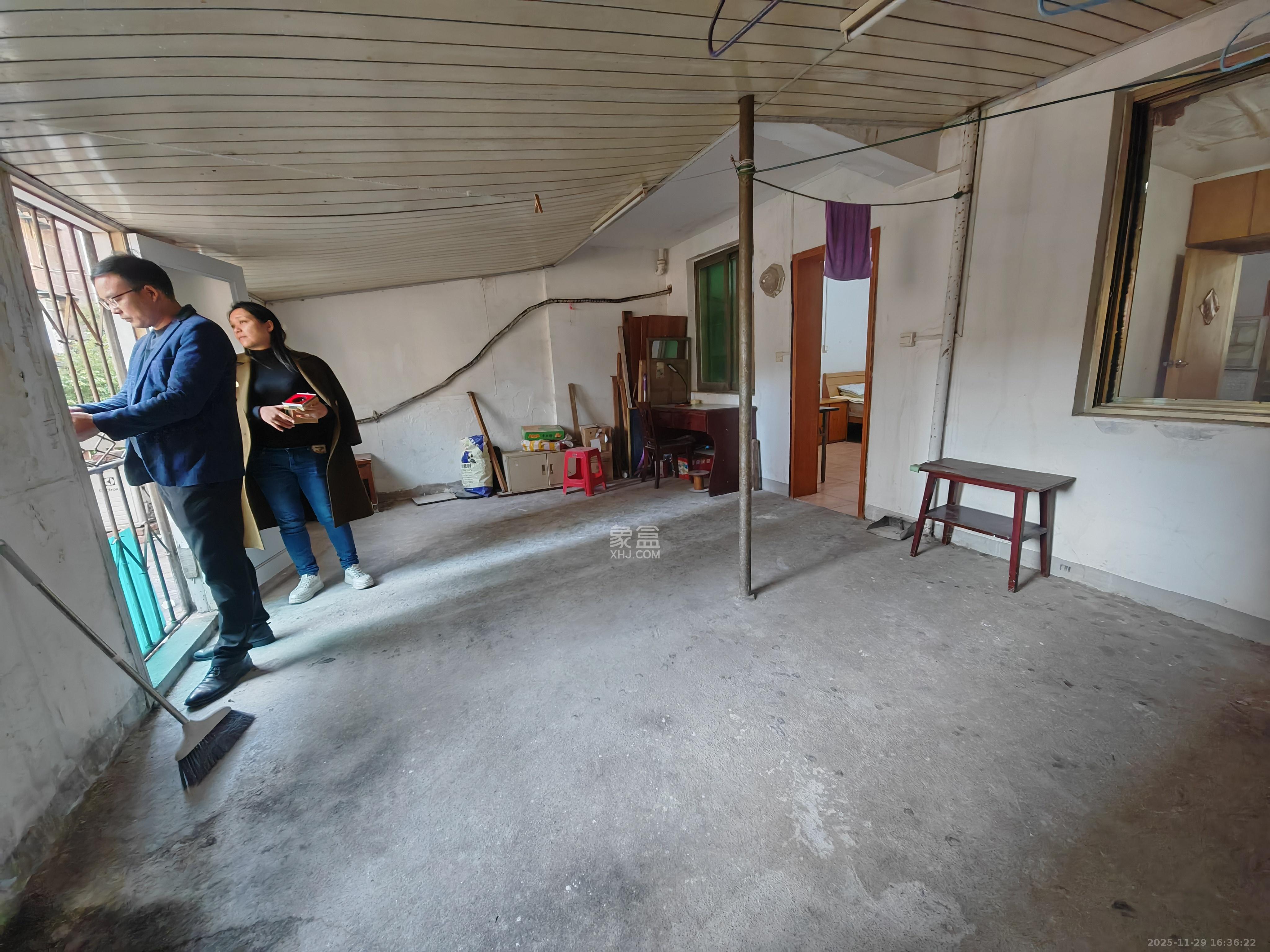 红旗区四片 2室1厅1卫 1600.0元/月 红旗区四片 2室1厅1卫 1600.0元/月室内图