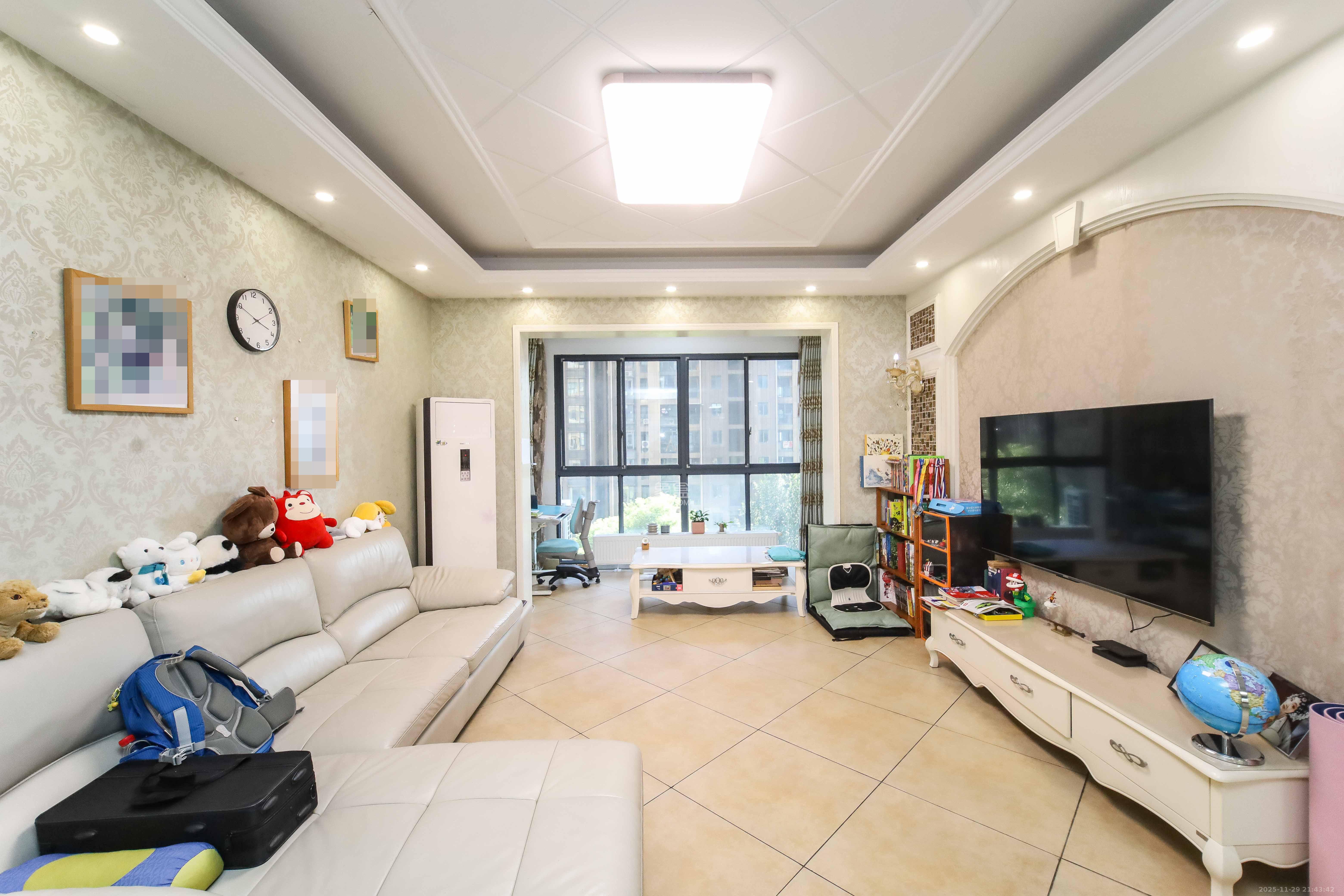 辉煌国际城一期 3室2厅2卫 110.0万 辉煌国际城一期 3室2厅2卫 110.0万客厅