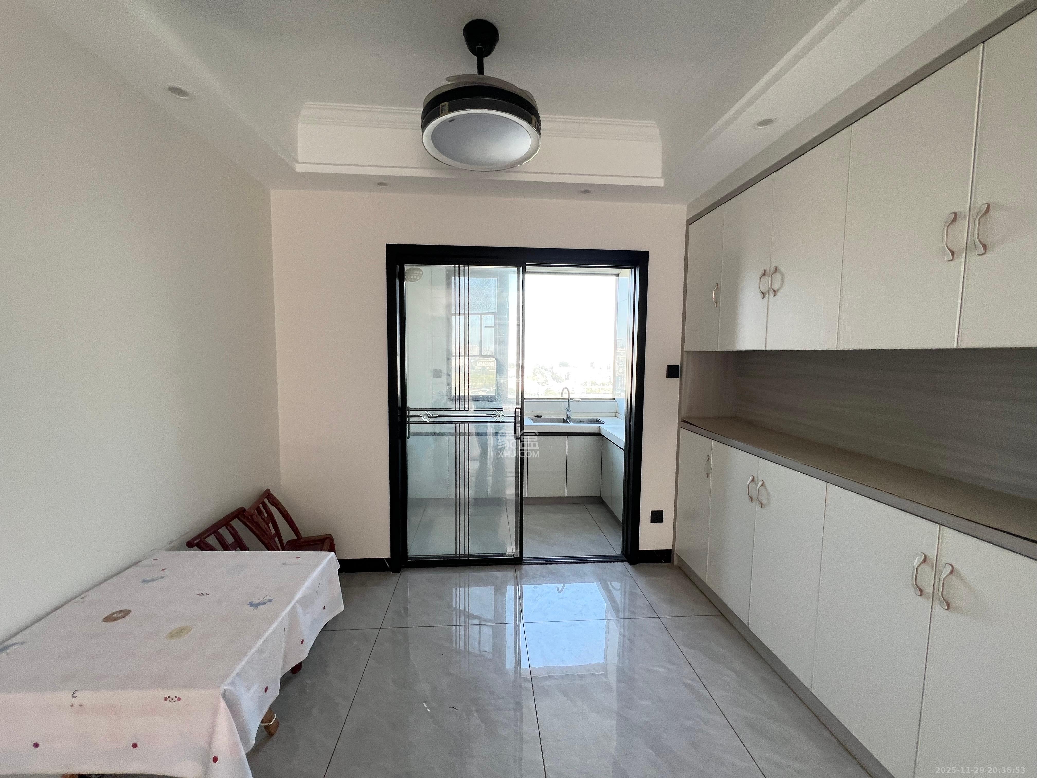 东合新苑  3室2厅2卫    2800.0元/月