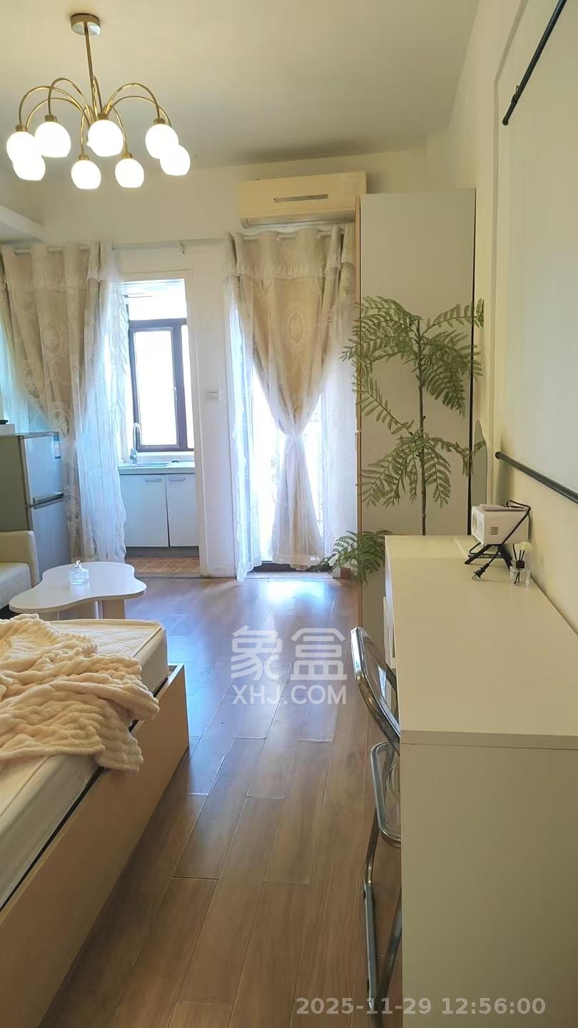 水岸世景  1室1厅1卫    1350.0元/月