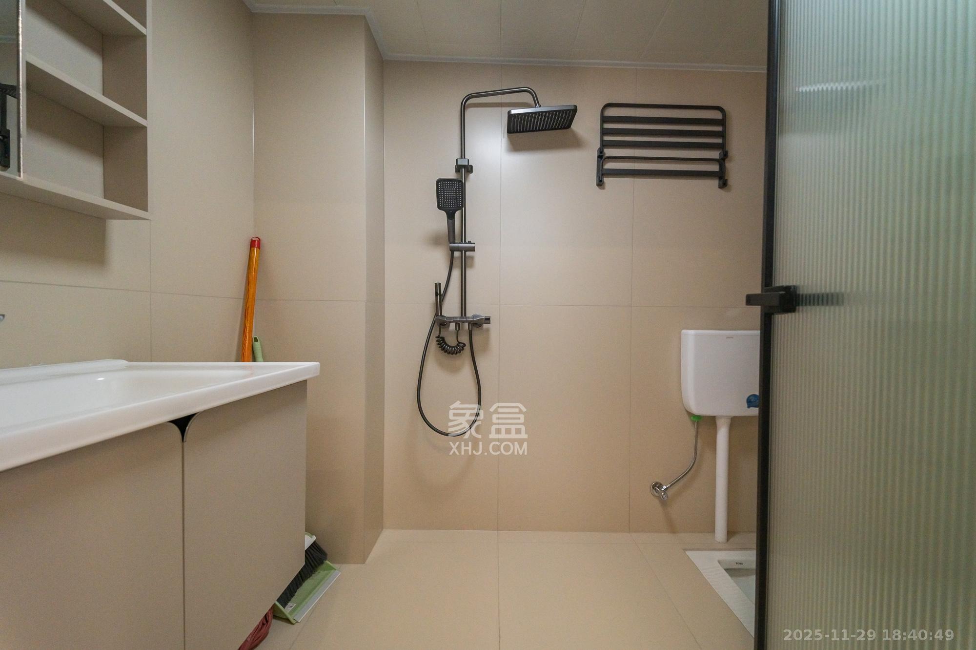 星湖湾一期高层  3室2厅2卫    91.0万卫生间