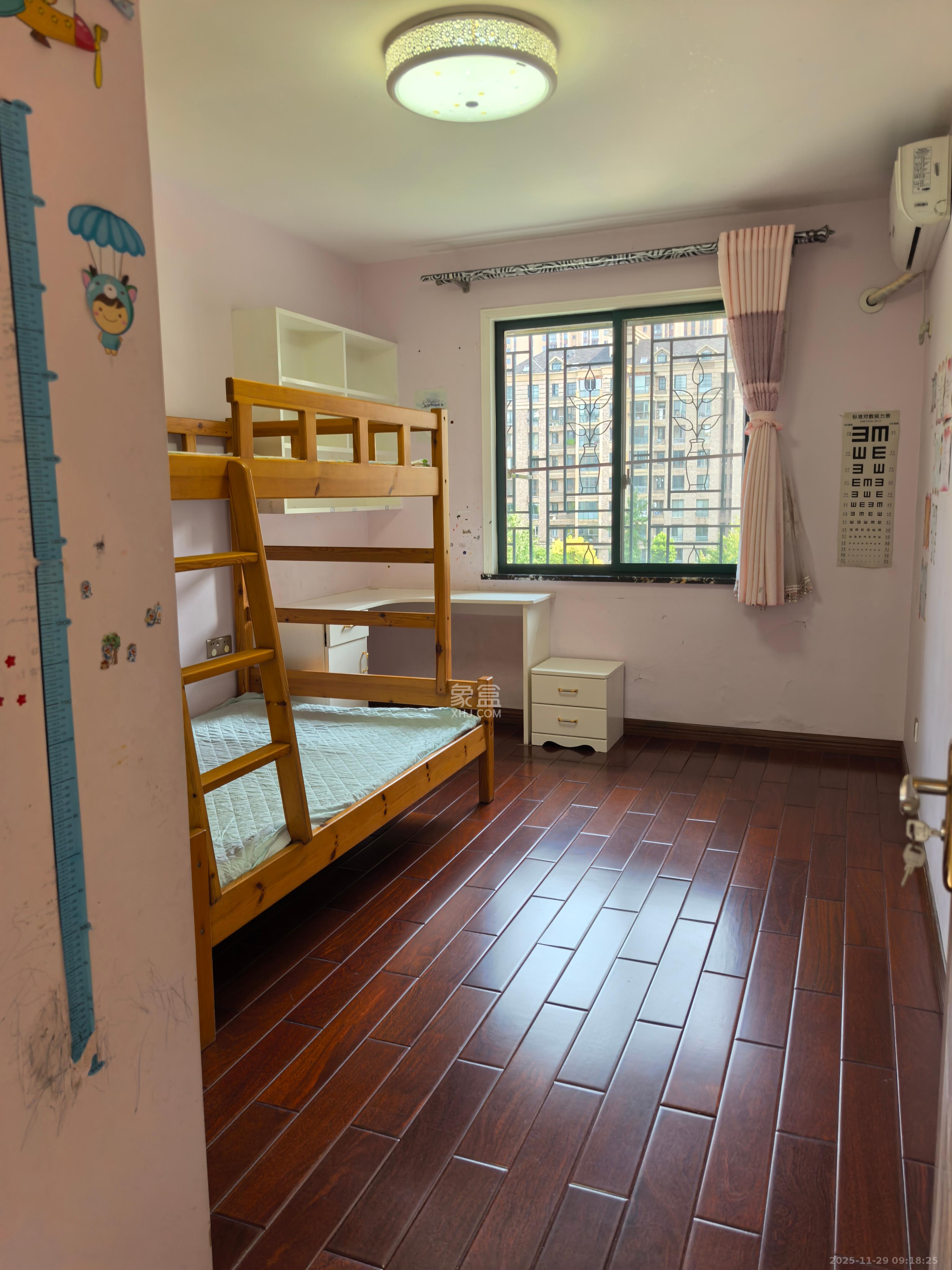 星城世家 4室2厅2卫 4500.0元/月 星城世家 4室2厅2卫 4500.0元/月室内图