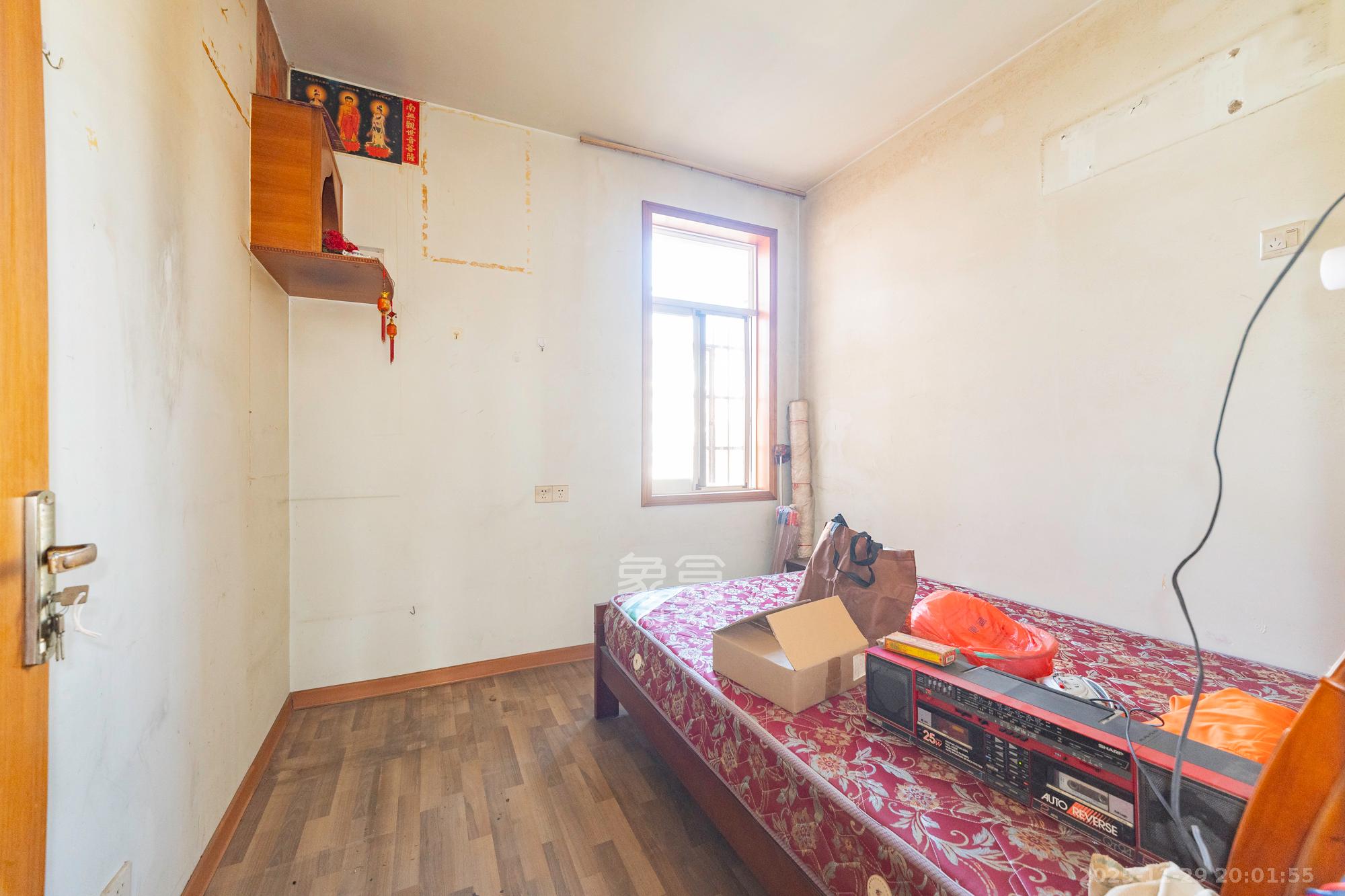 山水人家一二期  3室2厅2卫    70.0万卧室