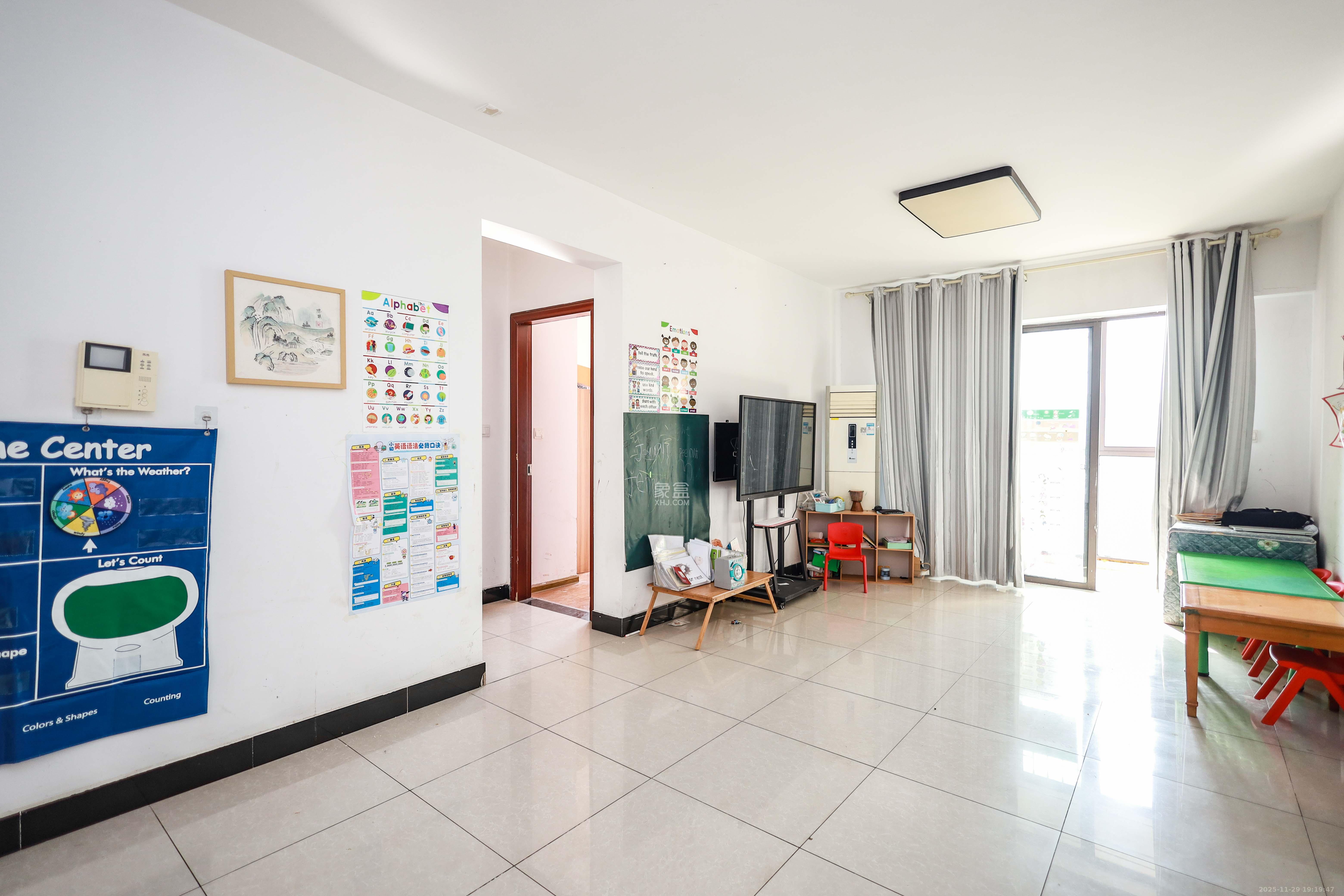 卓越蔚蓝海岸三期 1室2厅1卫 58.0万 卓越蔚蓝海岸三期 1室2厅1卫 58.0万客厅