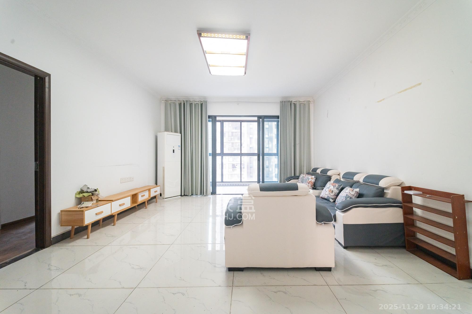 恒基凯旋门三期 4室2厅2卫 148.0万 恒基凯旋门三期 4室2厅2卫 148.0万客厅