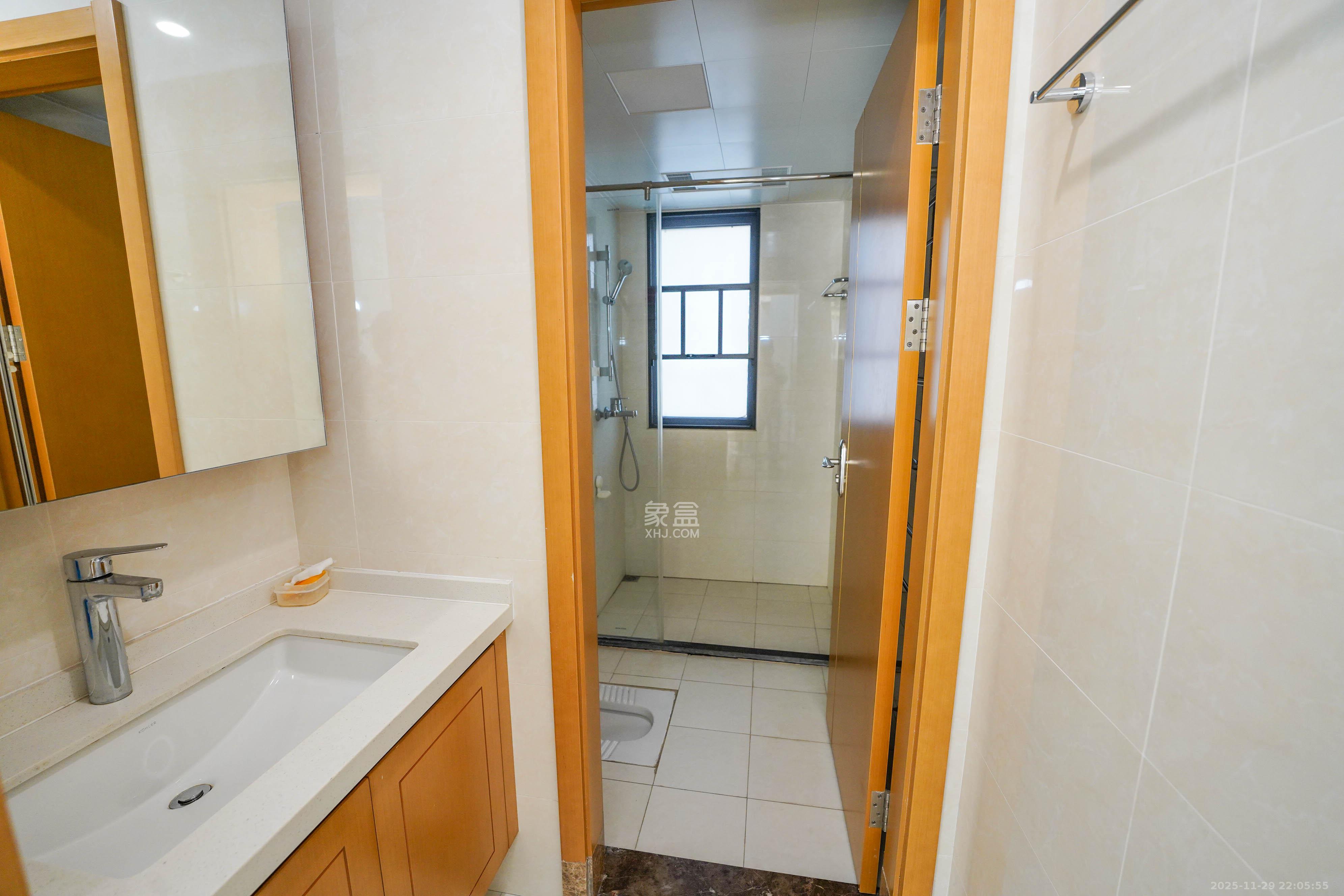 中建璟和城  4室2厅2卫    130.0万卫生间