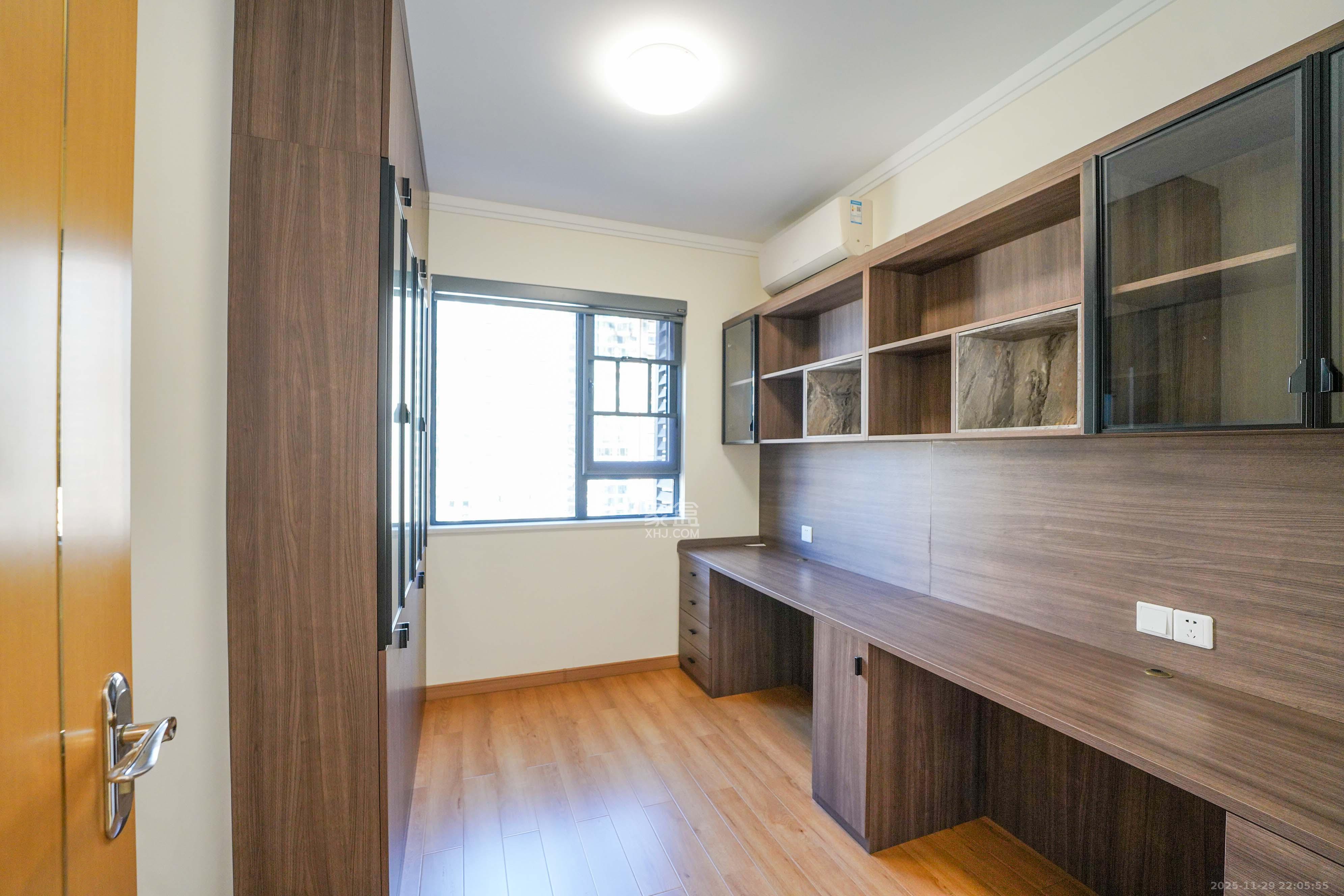 中建璟和城 4室2厅2卫 130.0万 中建璟和城 4室2厅2卫 130.0万卧室