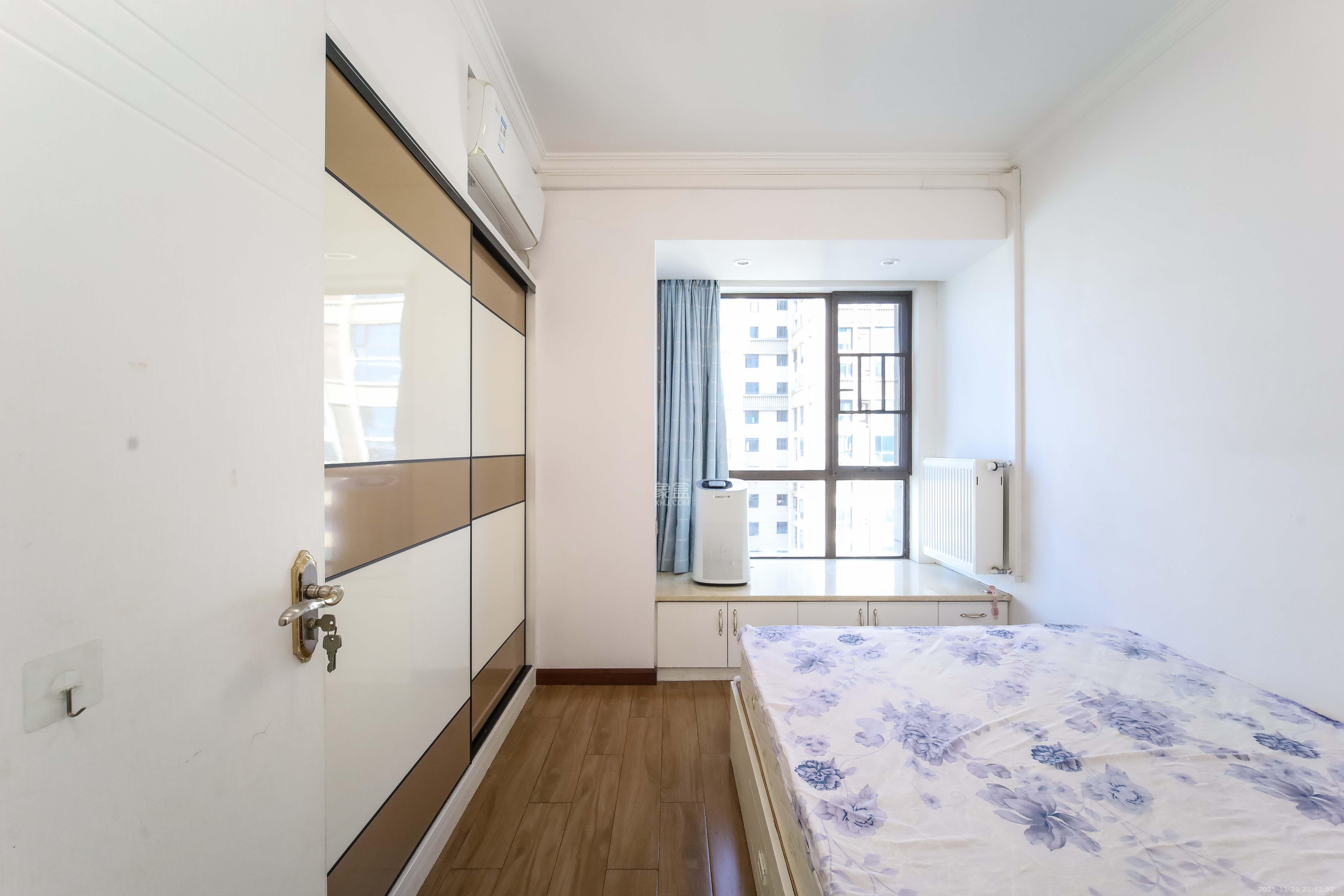 天下一家  1室2厅1卫    98.0万卧室