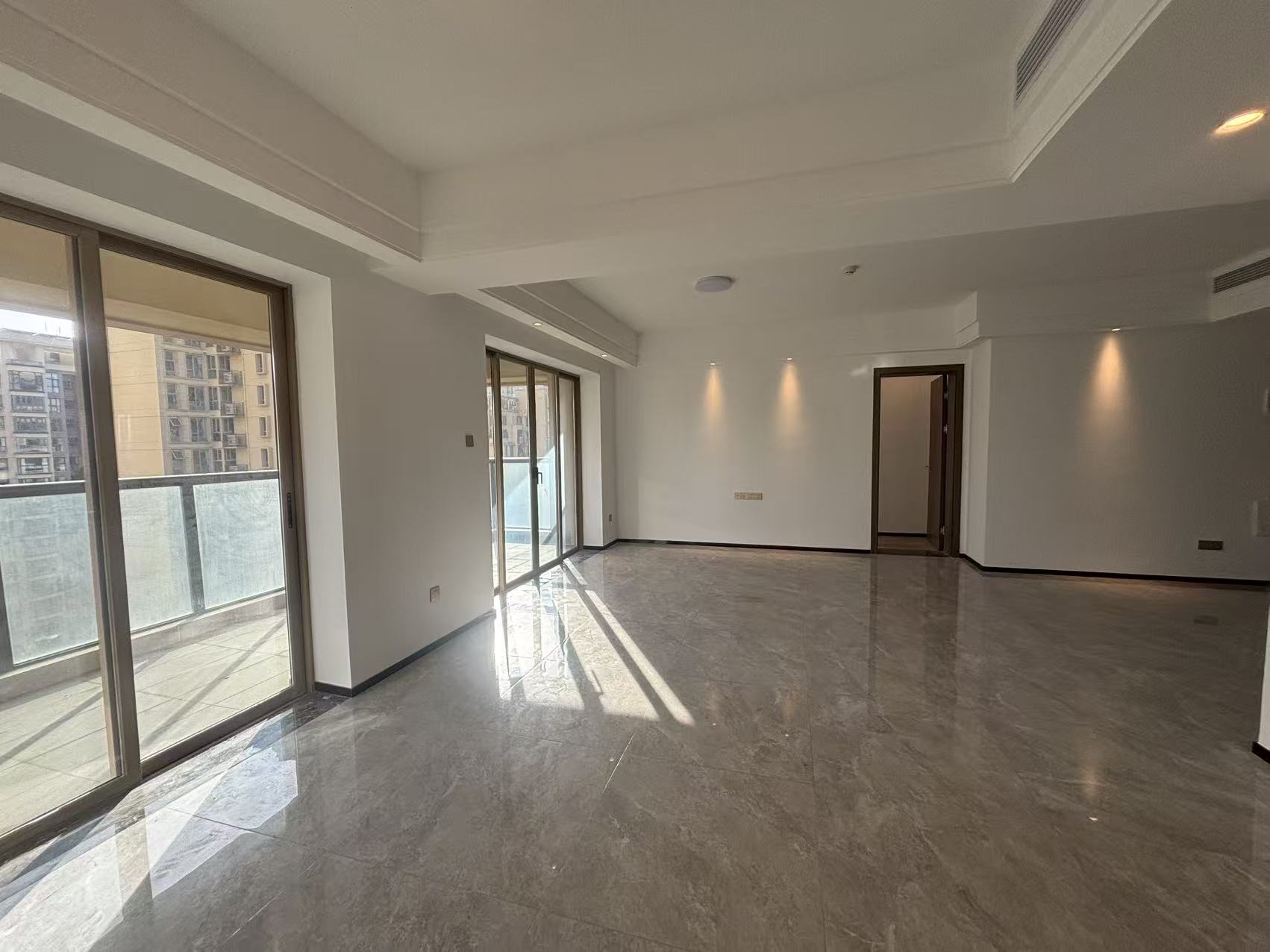 阳光金典（颐养公社阳光城二期）  3室2厅2卫    3200.0元/月室内图